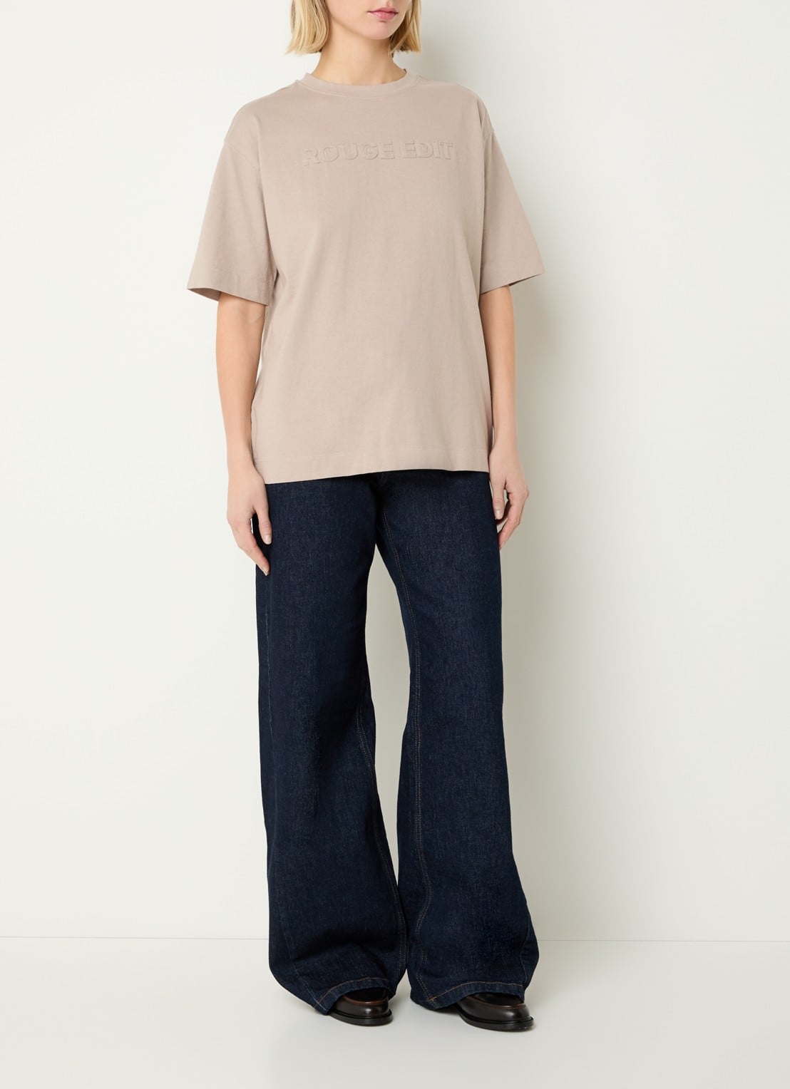 ROUGE EDIT Rounella T-shirt met logoborduring - voorkant 4 beige