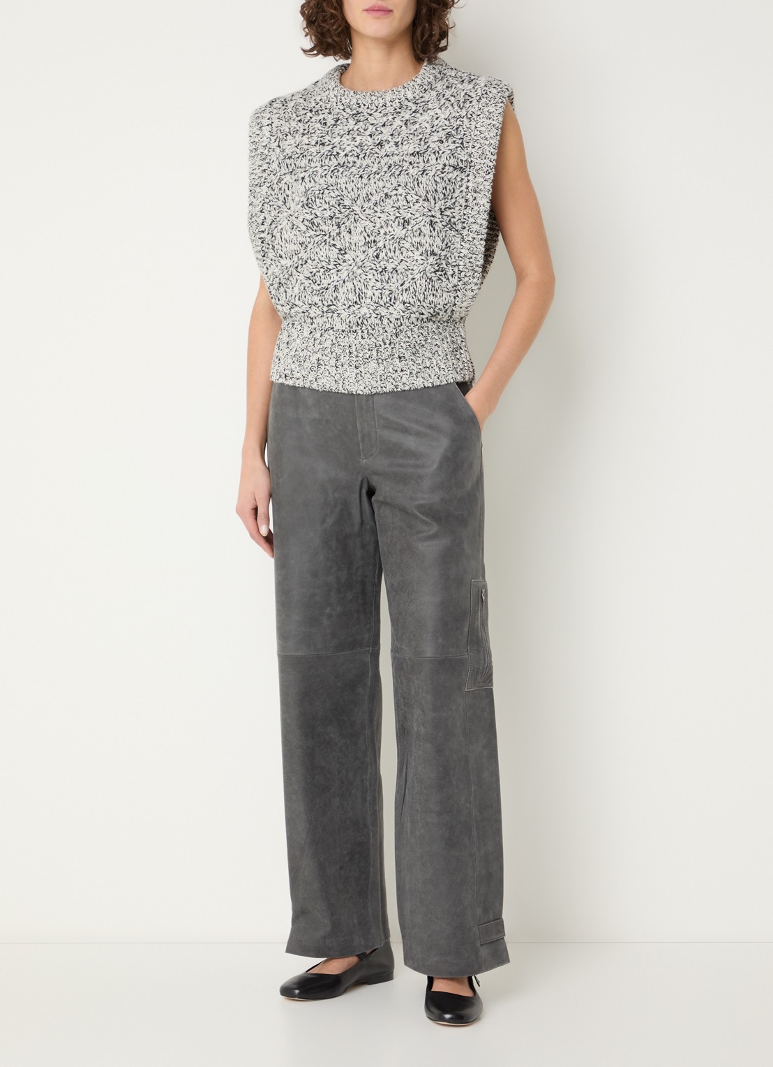ROUGE EDIT Rousally grofgebreid gilet in wolblend - voorkant 2 grijs