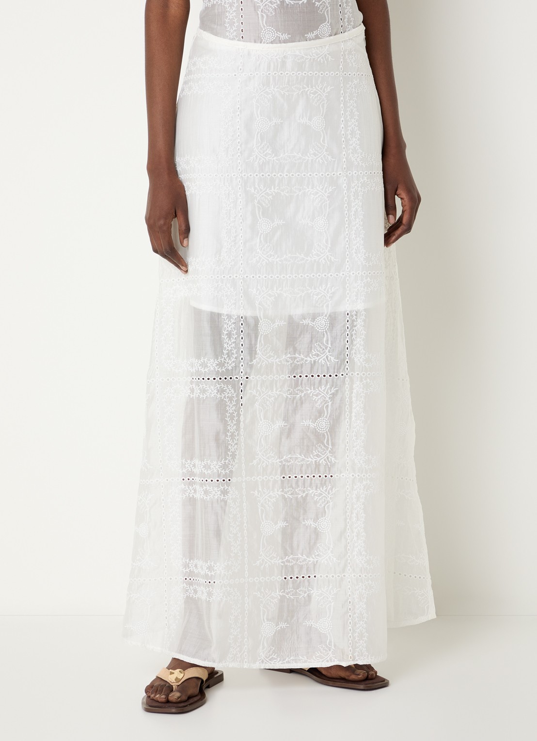 ROUGE EDIT Semi-transparante maxi rok met broderie en split - detail 4 gebroken wit