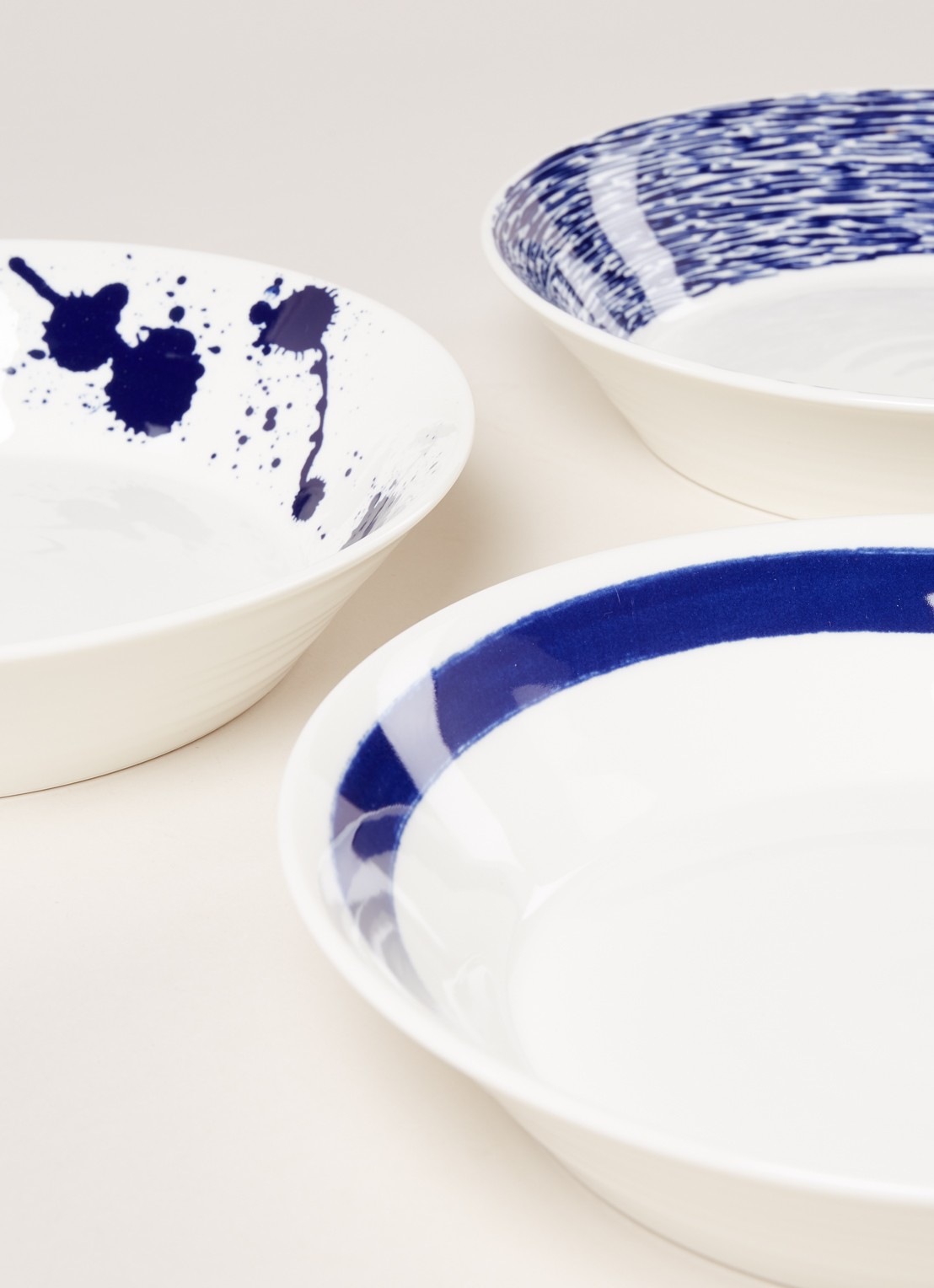 Royal Doulton Pacific pastabord 22 cm set van 6 - detail donkerblauw