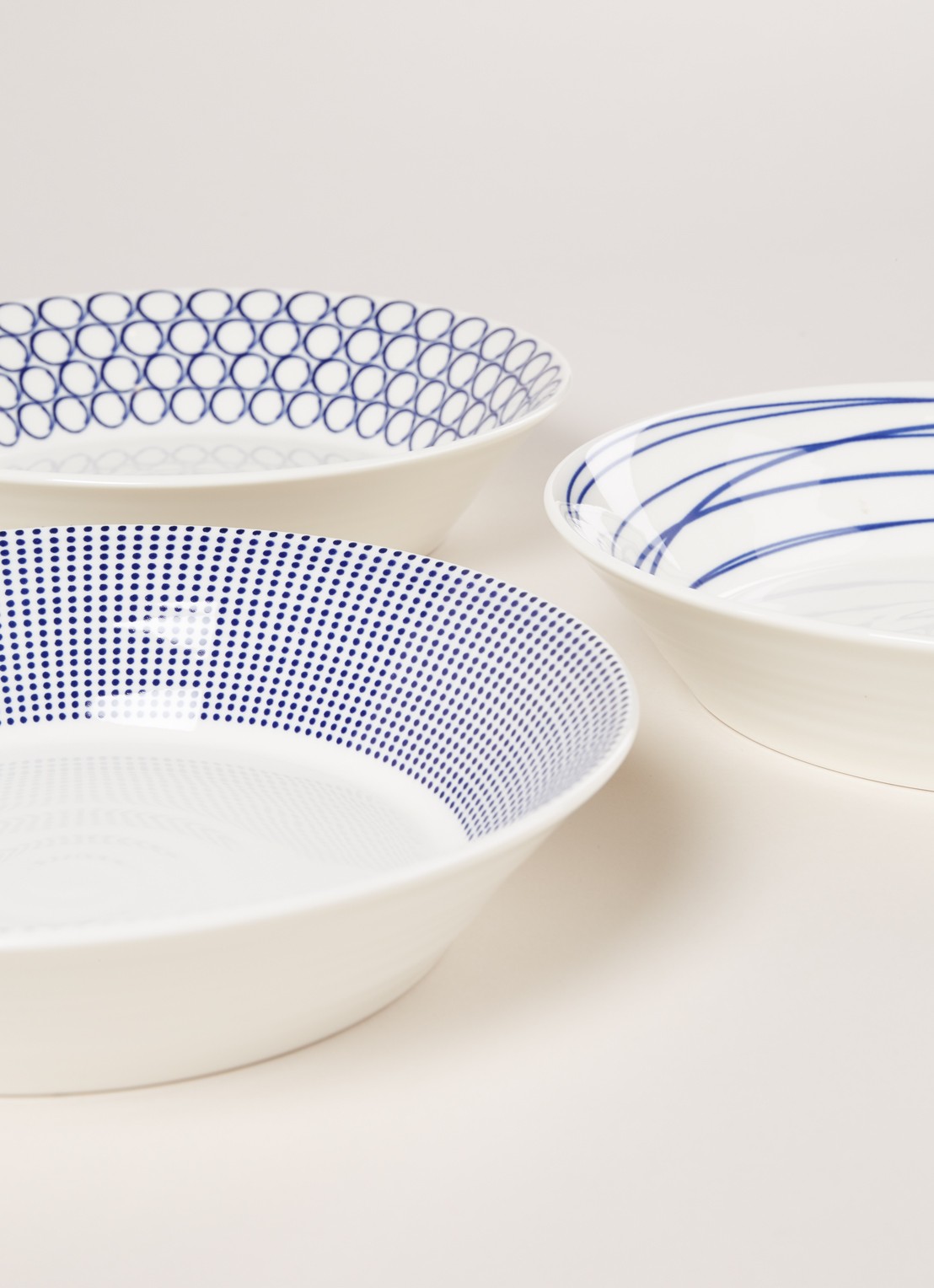 Royal Doulton Pacific pastabord 22 cm set van 6 - detail 2 donkerblauw