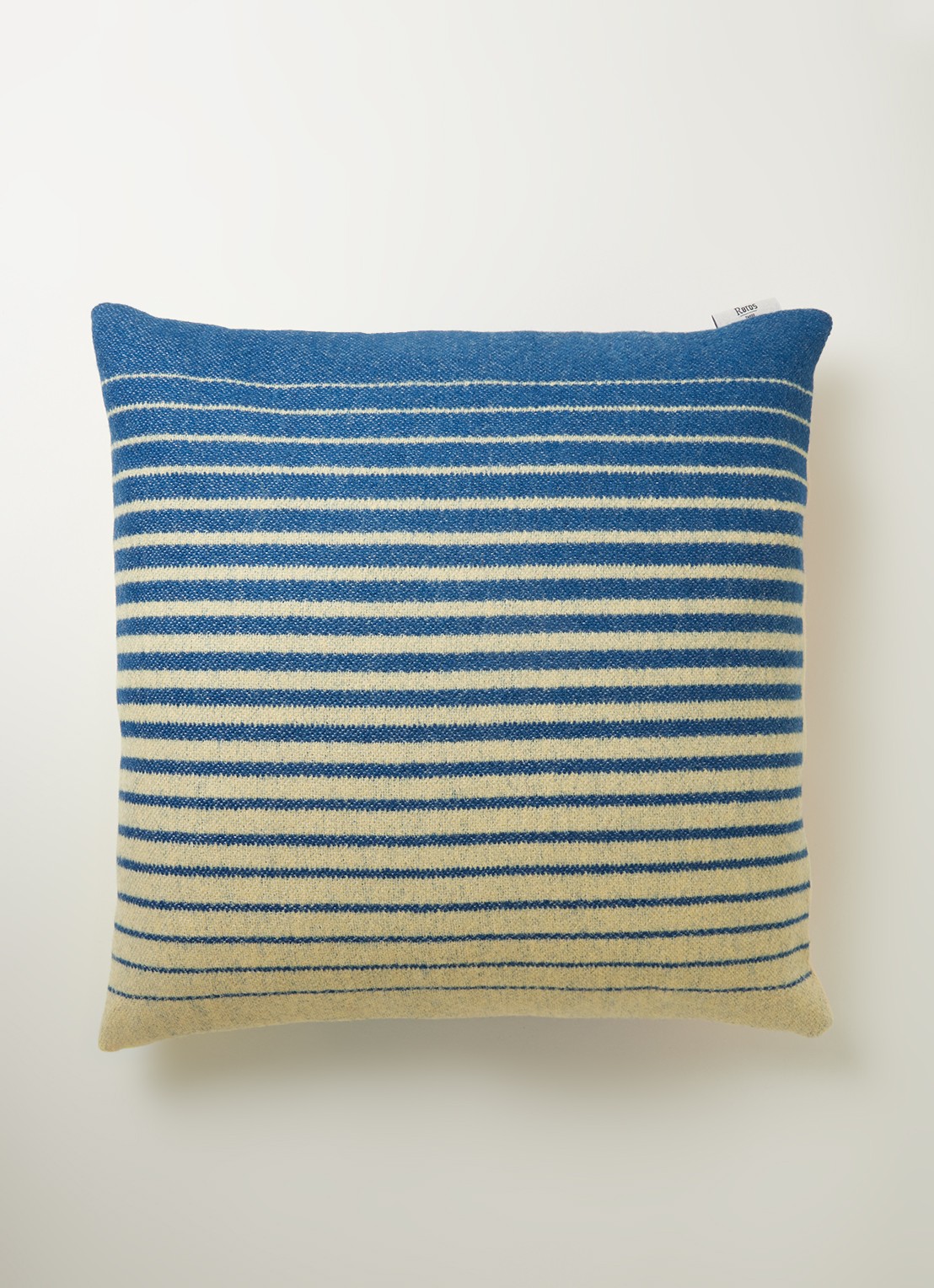 Røros Tweed Åsmund sierkussen 50 x 50 cm - voorkant 2 donkerblauw