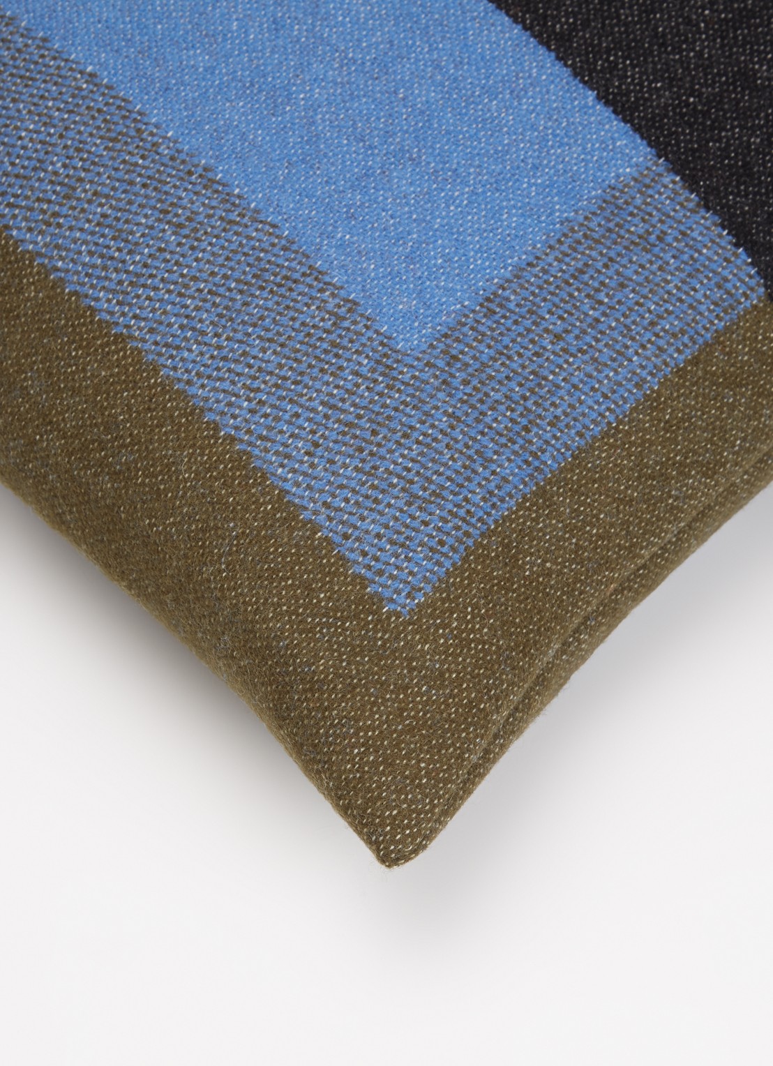 Røros Tweed Bento sierkussen 50 x 50 cm - detail 4 olijfgroen