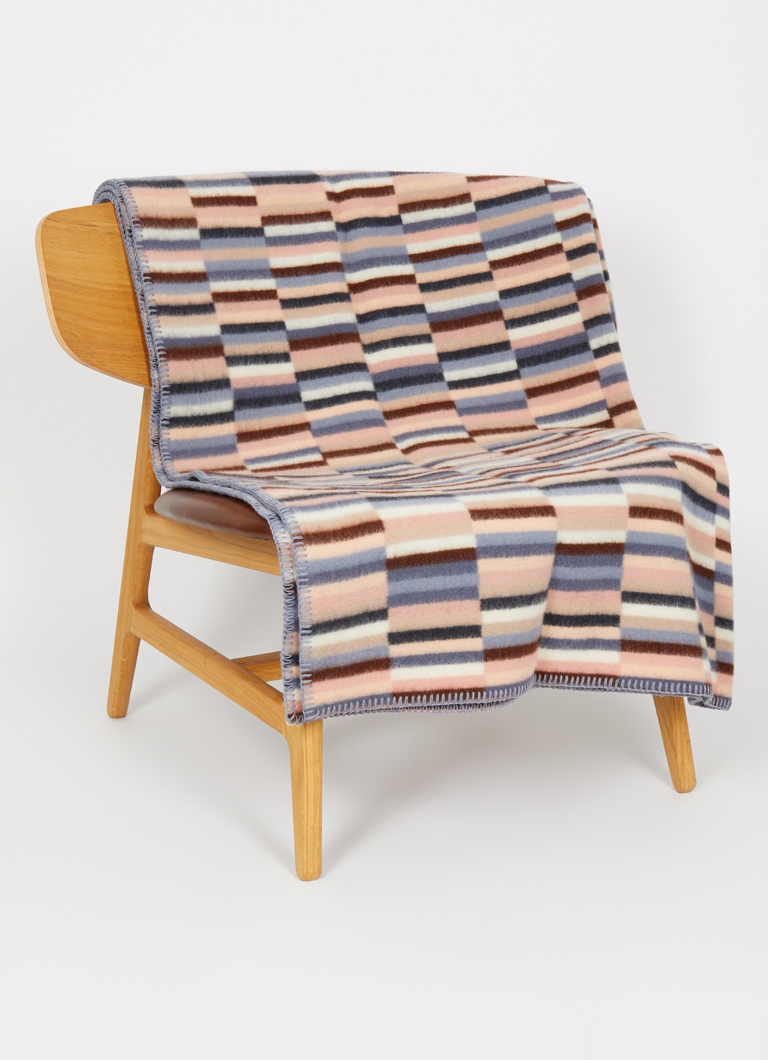 Røros Tweed Ida plaid van scheerwol 135 x 200 cm - voorkant 3 staalblauw