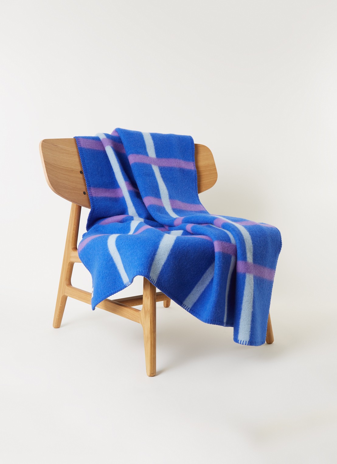 Røros Tweed Knut plaid van lamswol 200 x 135 cm - voorkant 2 kobaltblauw