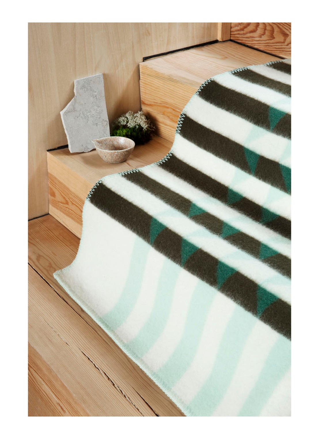 Røros Tweed Kvam plaid van lamswol 135 x 200 cm - voorkant 2 mint