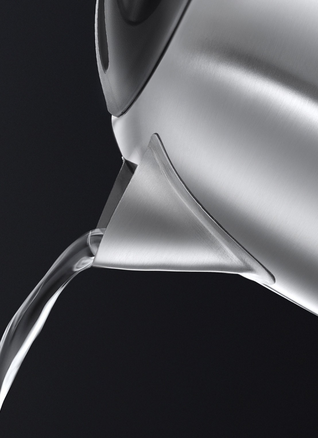 Russell Hobbs Adventure Brushed waterkoker 1,7 liter 23912-70 - detail 4 zilver