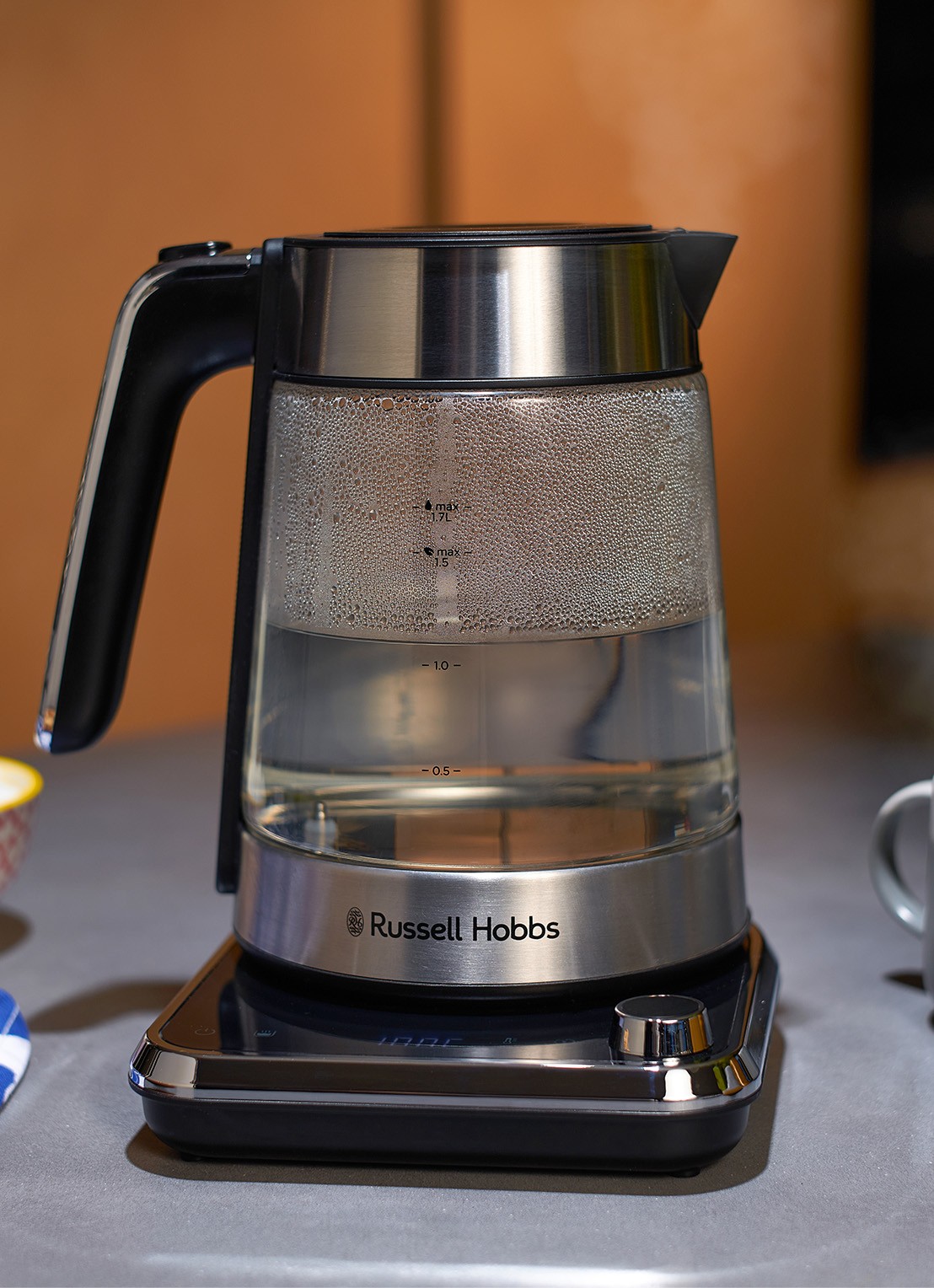 Russell Hobbs Attentiv waterkoker 1,7 liter 26200-70 - detail 3 multicolor