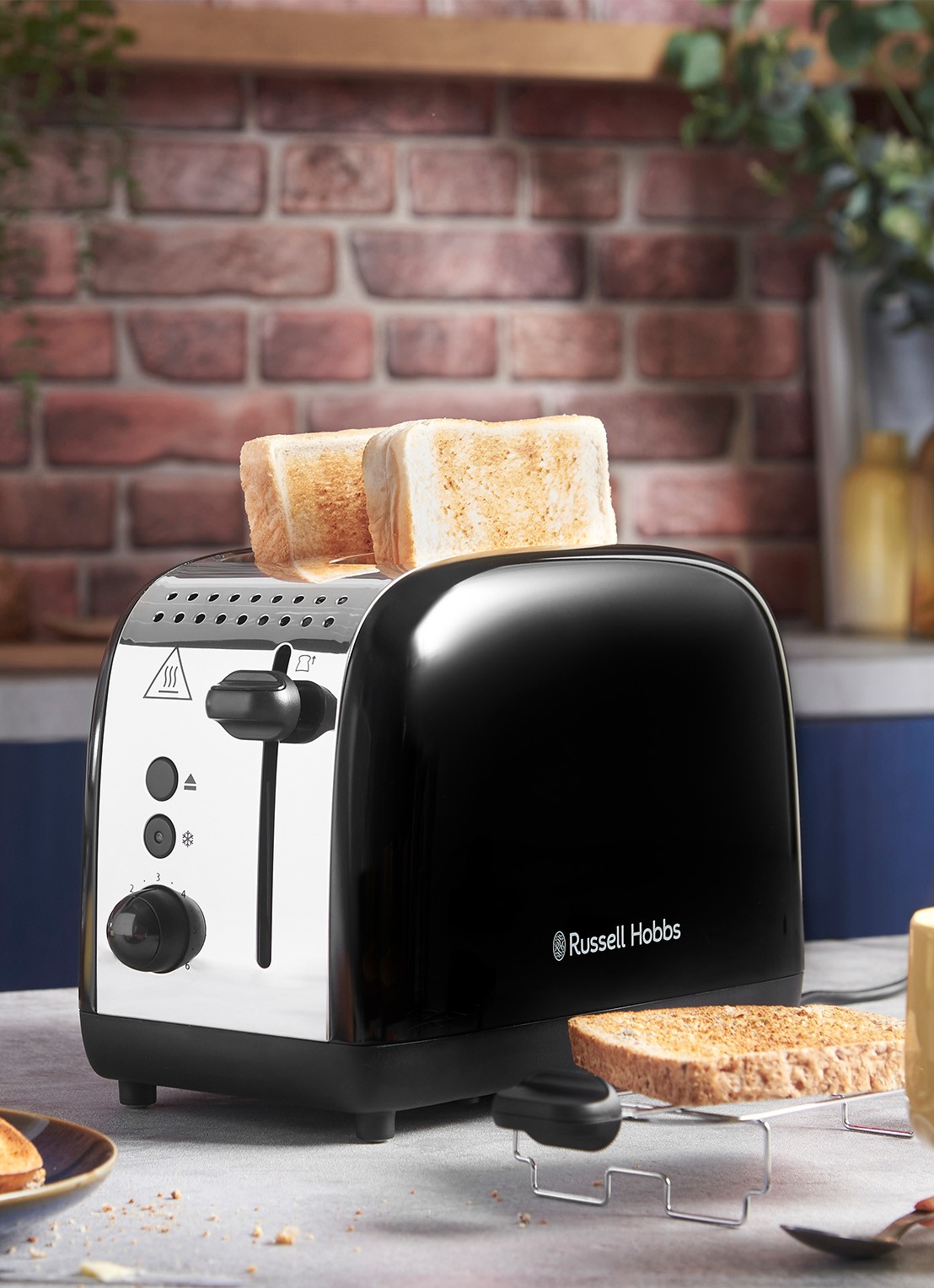 Russell Hobbs Colours Plus broodrooster 2-slots - voorkant 6 zwart