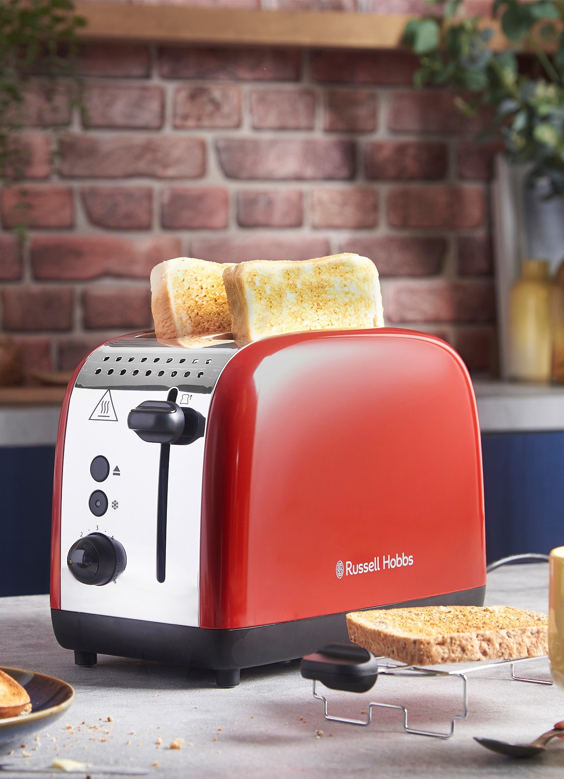 Russell Hobbs Colours Plus broodrooster 2-slots - voorkant 2 rood