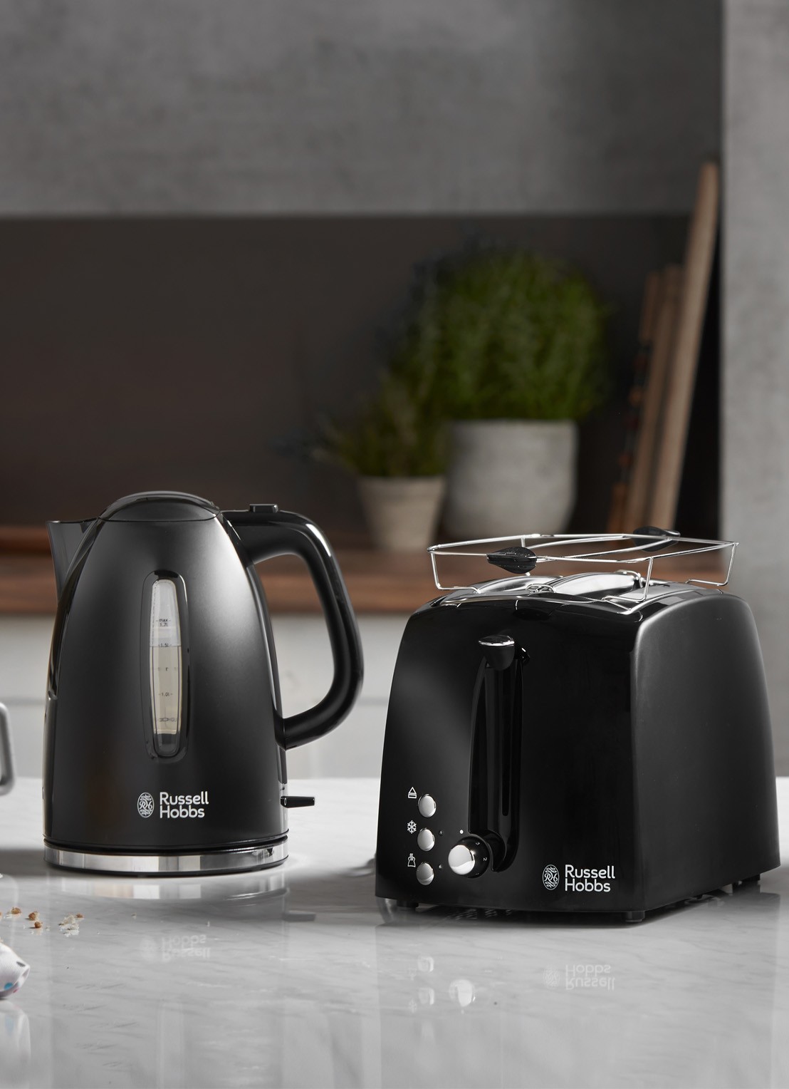 Russell Hobbs Textures Plus+ waterkoker 1,7 liter 22591-70 - detail 6 zwart