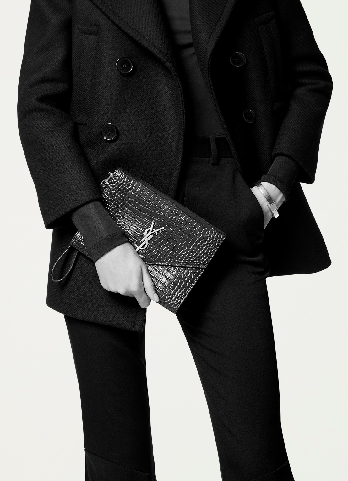 Saint Laurent Cassandre clutch van kalfsleer met crocostructuur - achterkant 5 zwart
