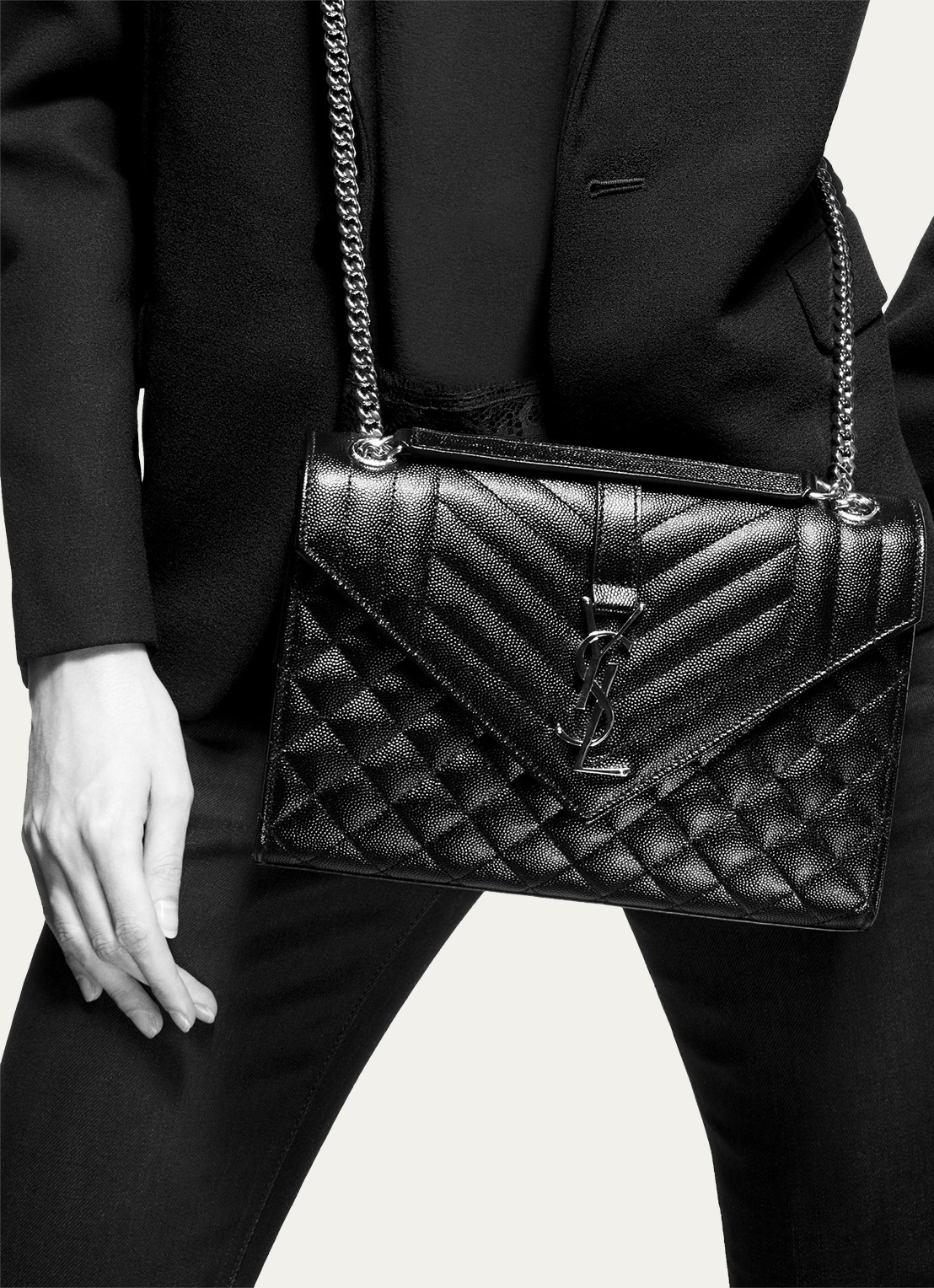 Saint Laurent Envelope Medium schoudertas van kalfsleer - detail zwart