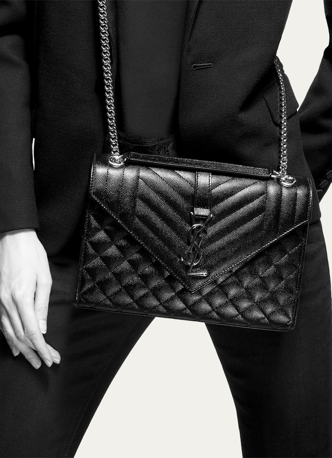 Saint Laurent Envelope Medium schoudertas van kalfsleer - detail zwart