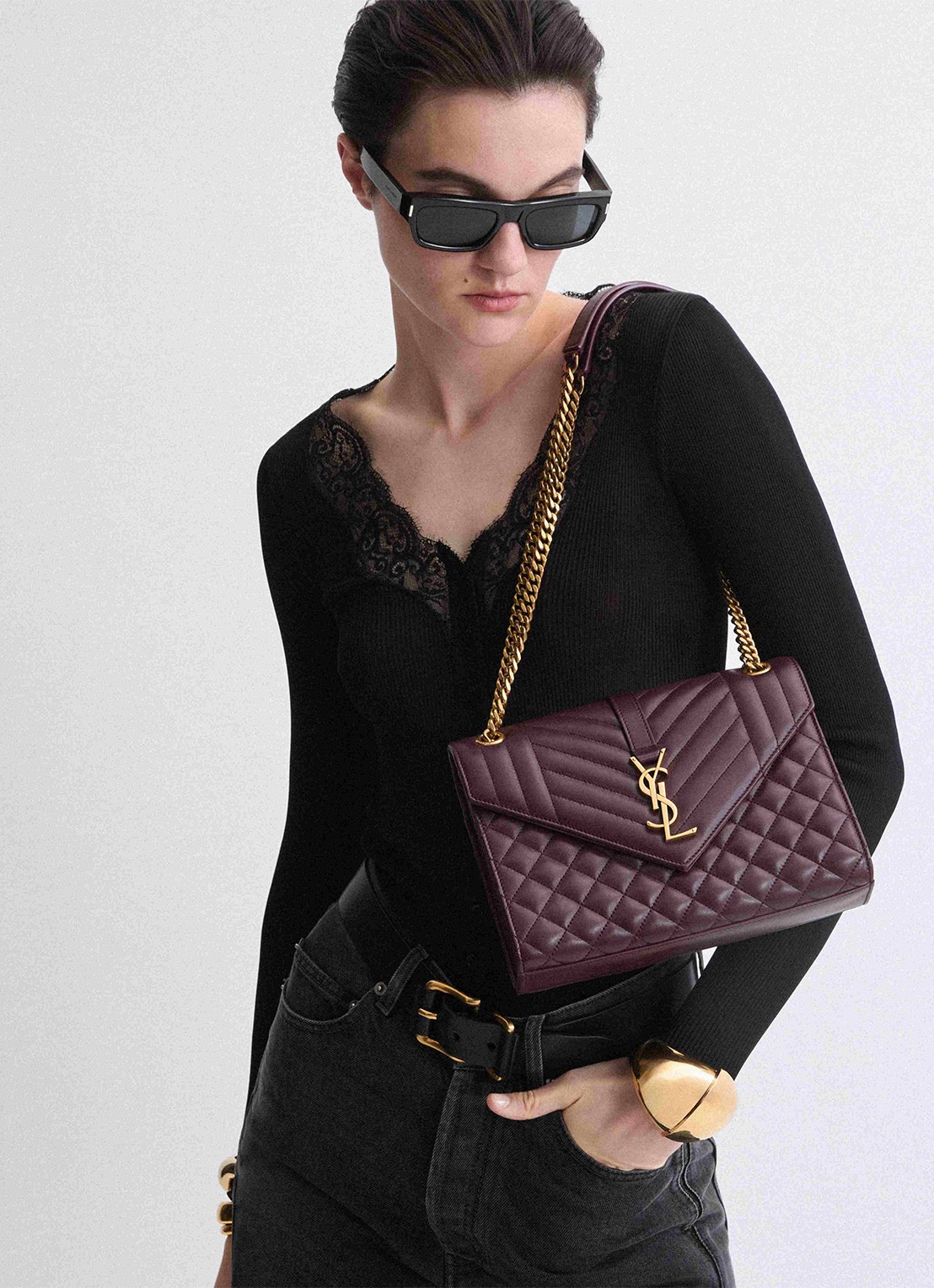 Saint Laurent Envelope Medium schoudertas van kalfsleer - detail 3 donkerrood