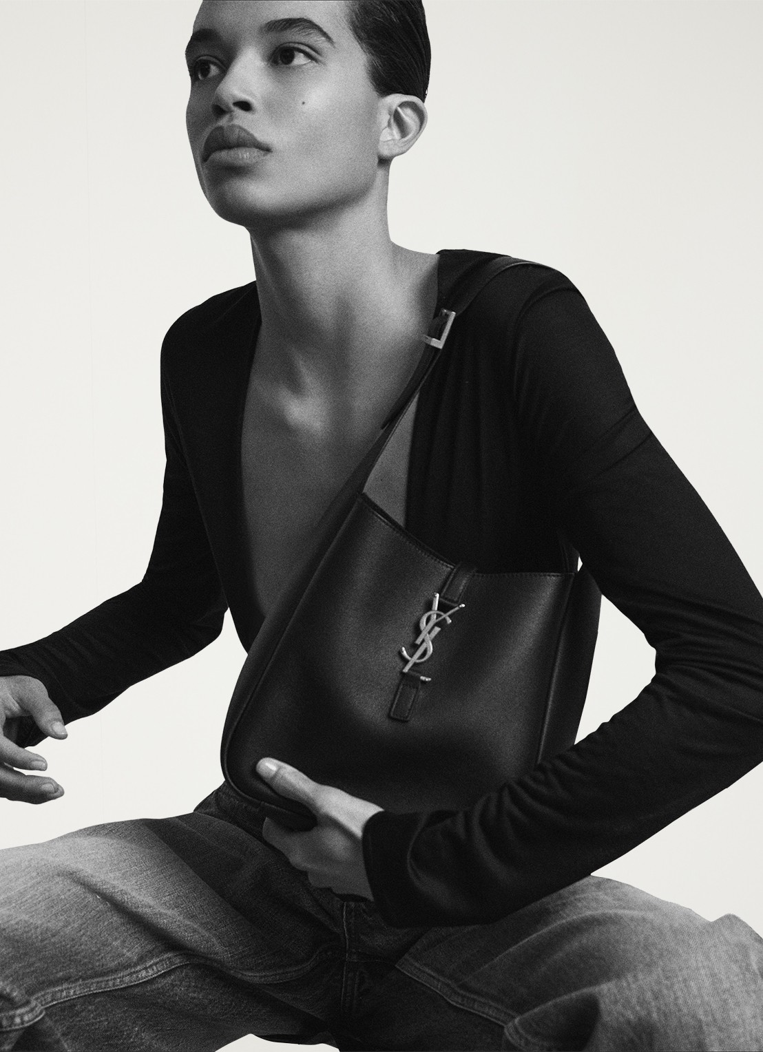 Saint Laurent Le 5 À 7 Supple Small schoudertas van kalfsleer - detail 4 bronsgroen