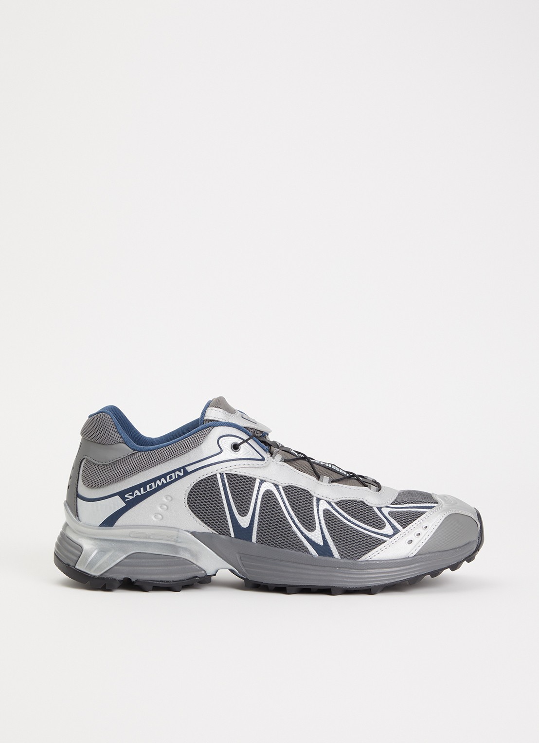Salomon XT-Whisper sneaker met details van mesh  - voorkant zilver