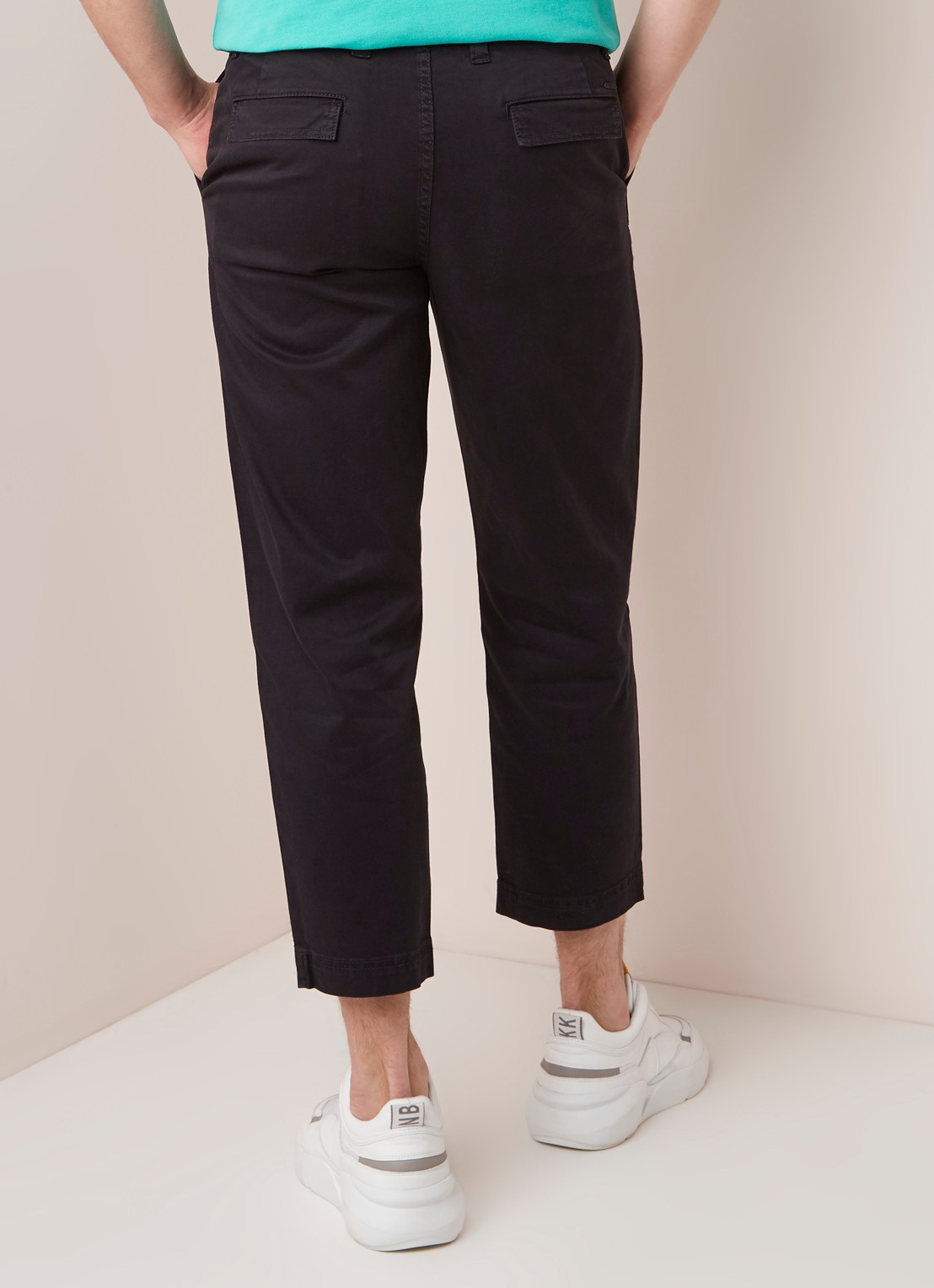 Salt tapered fit chino van katoen - achterkant 6 zwart