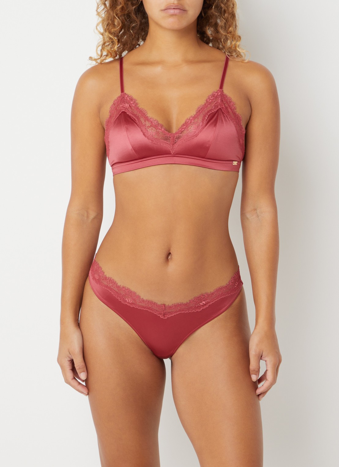 Sam Friday Aimee bralette van satijn met kant  - detail cranberryrood