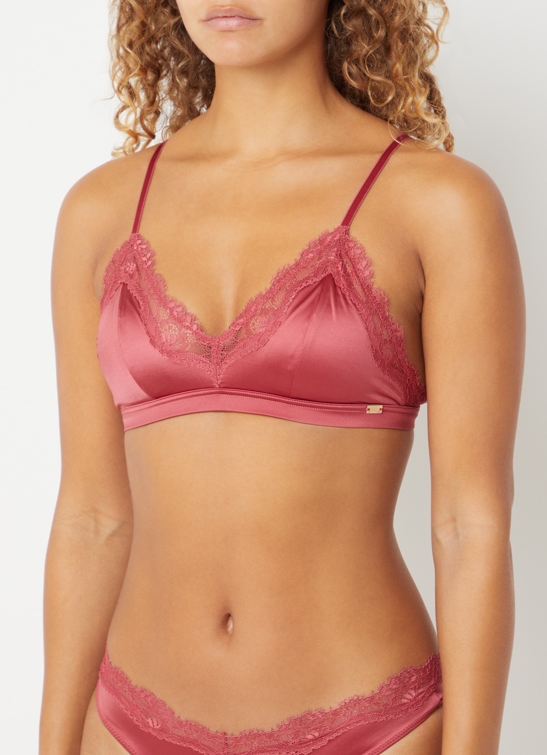 Sam Friday Aimee bralette van satijn met kant  - voorkant 5 cranberryrood