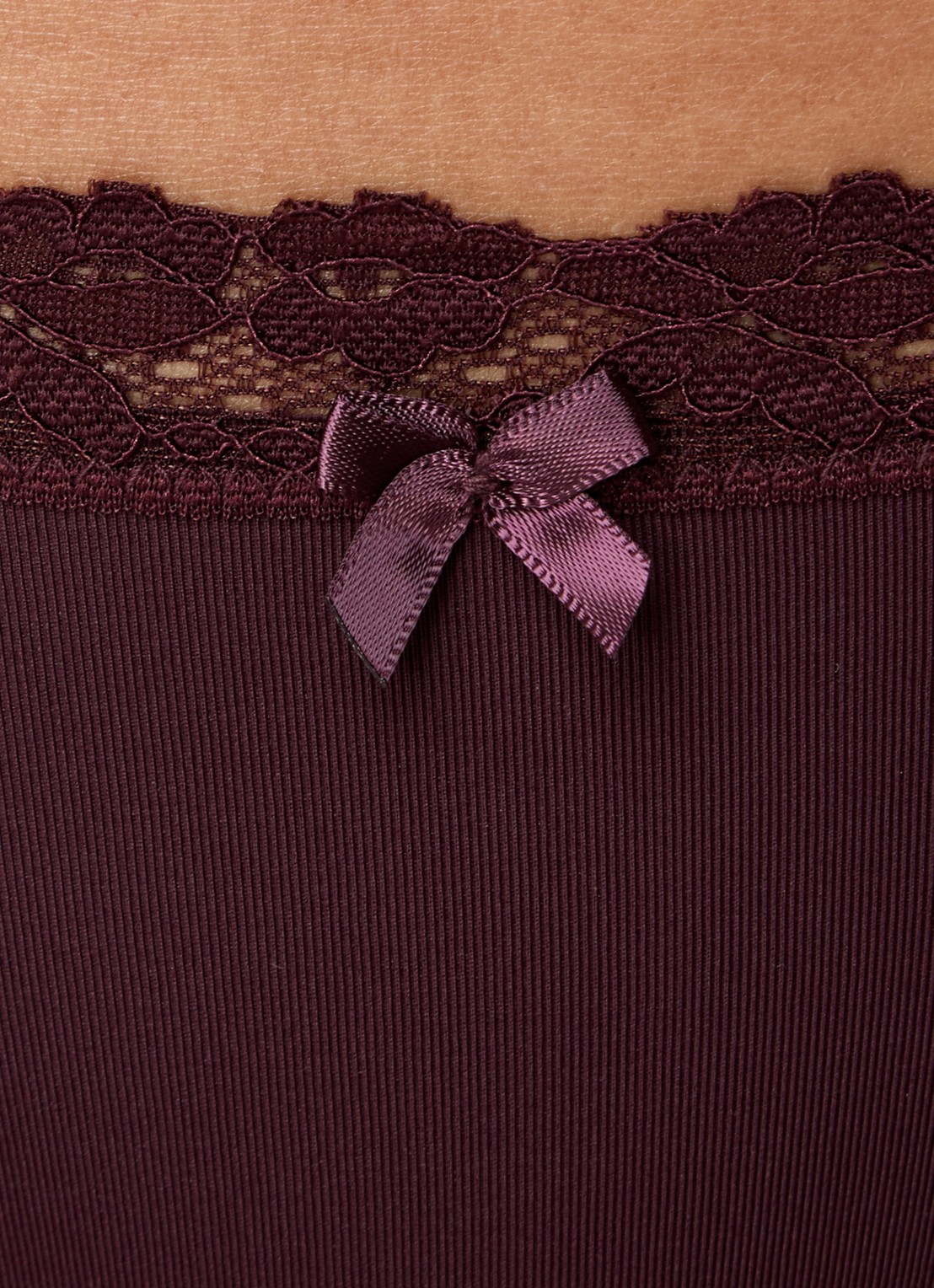 Sam Friday Chloe tanga met kant - detail 2 bordeauxrood