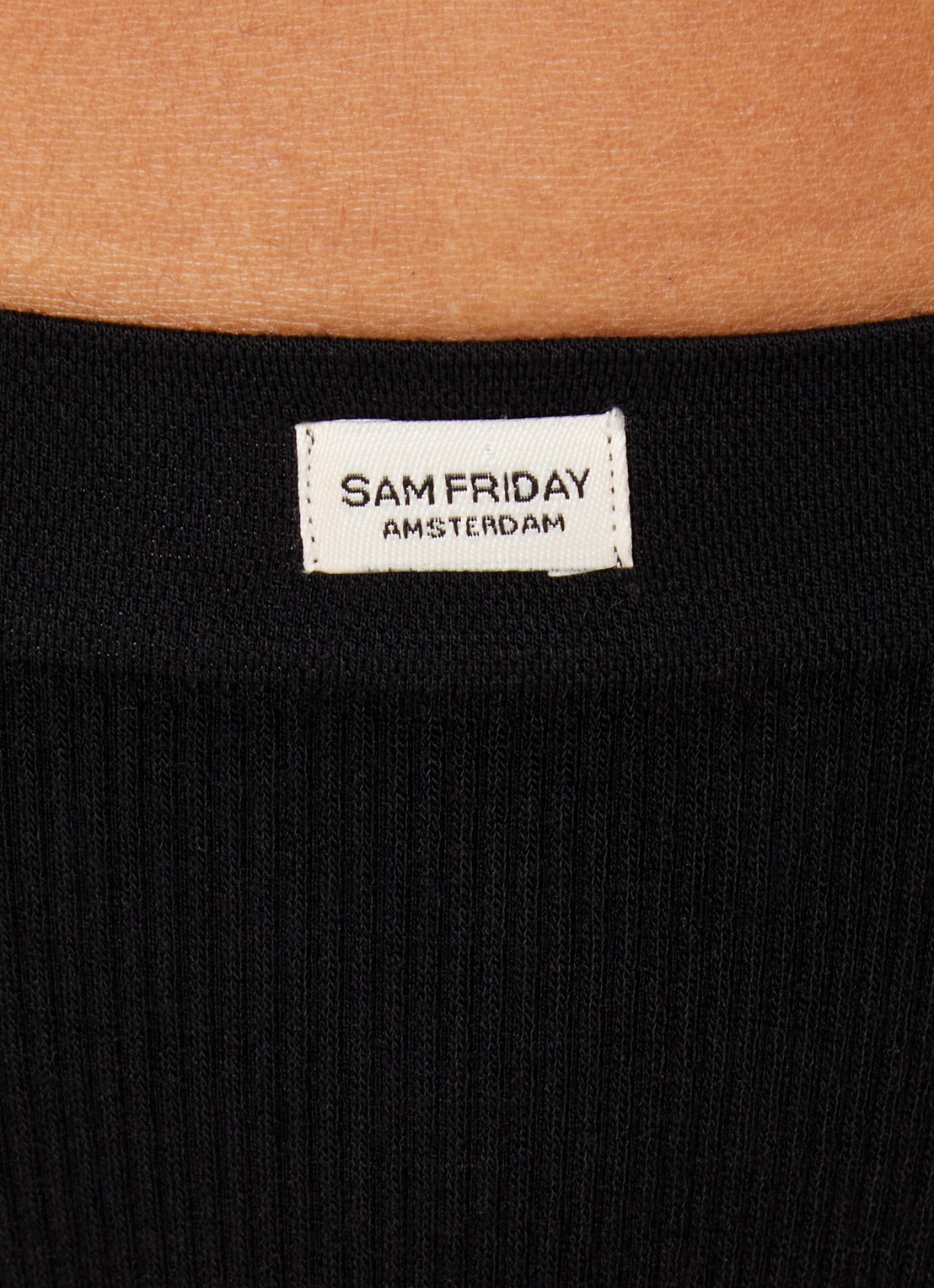 Sam Friday Lucy string met ribstructuur - detail 2 zwart