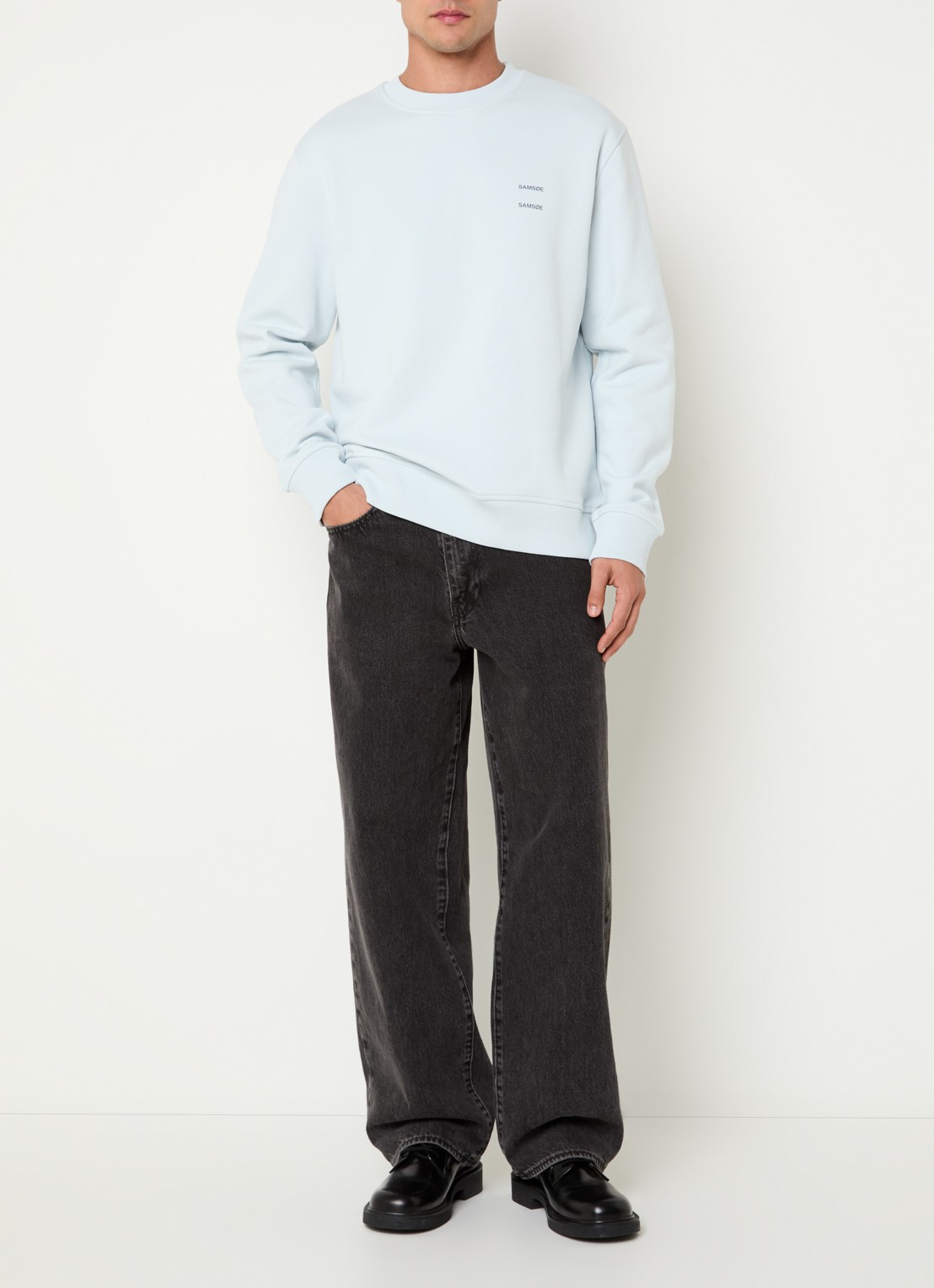 SAMSØE SAMSØE Joel sweater met logo - voorkant 2 lichtblauw