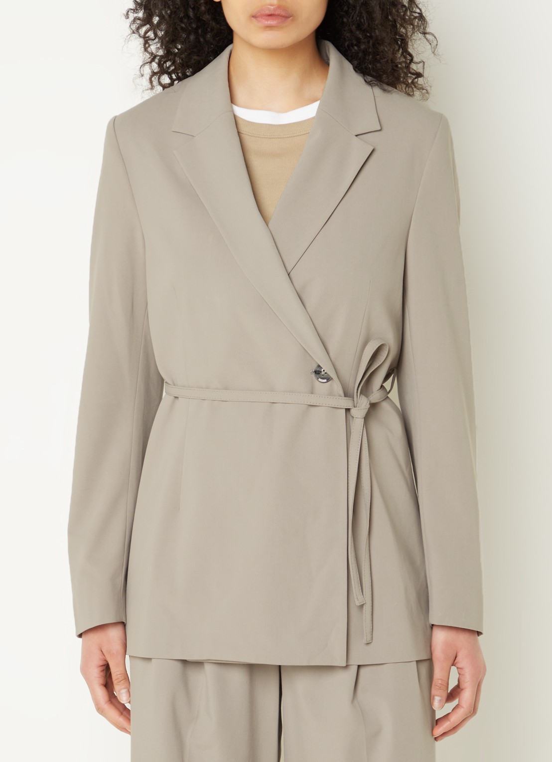 SAMSØE SAMSØE Lot blazer met strikceintuur - detail donkerbeige