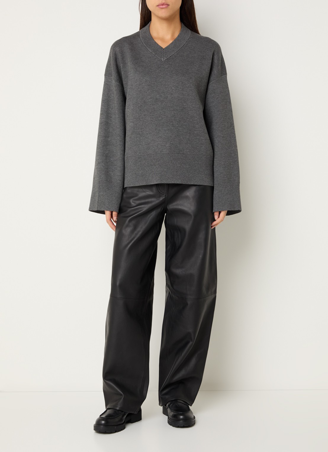 SAMSØE SAMSØE Lula sweater met V-hals - voorkant 4 grijs