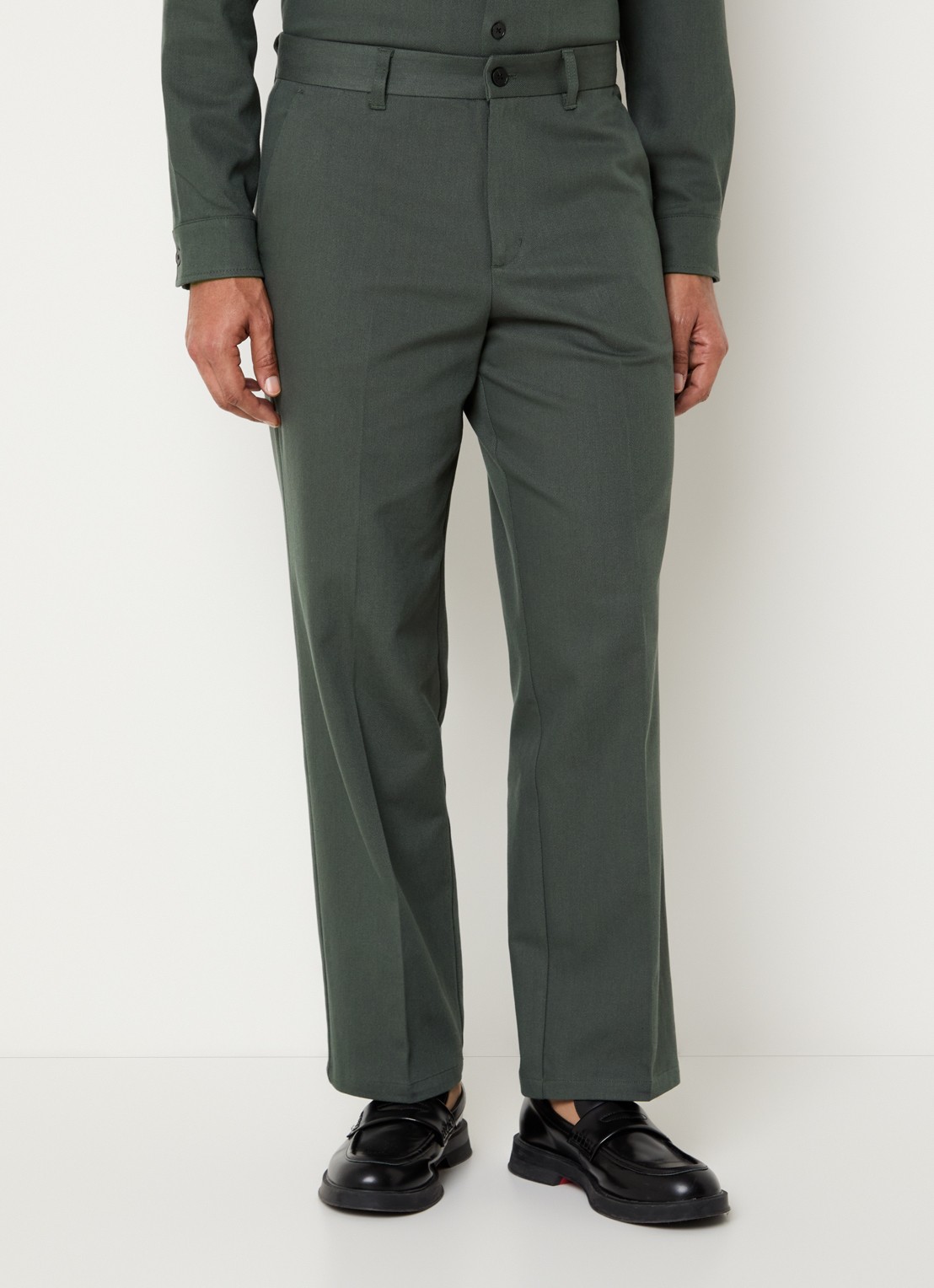 SAMSØE SAMSØE Noah straight fit pantalon in wolblend - detail olijfgroen