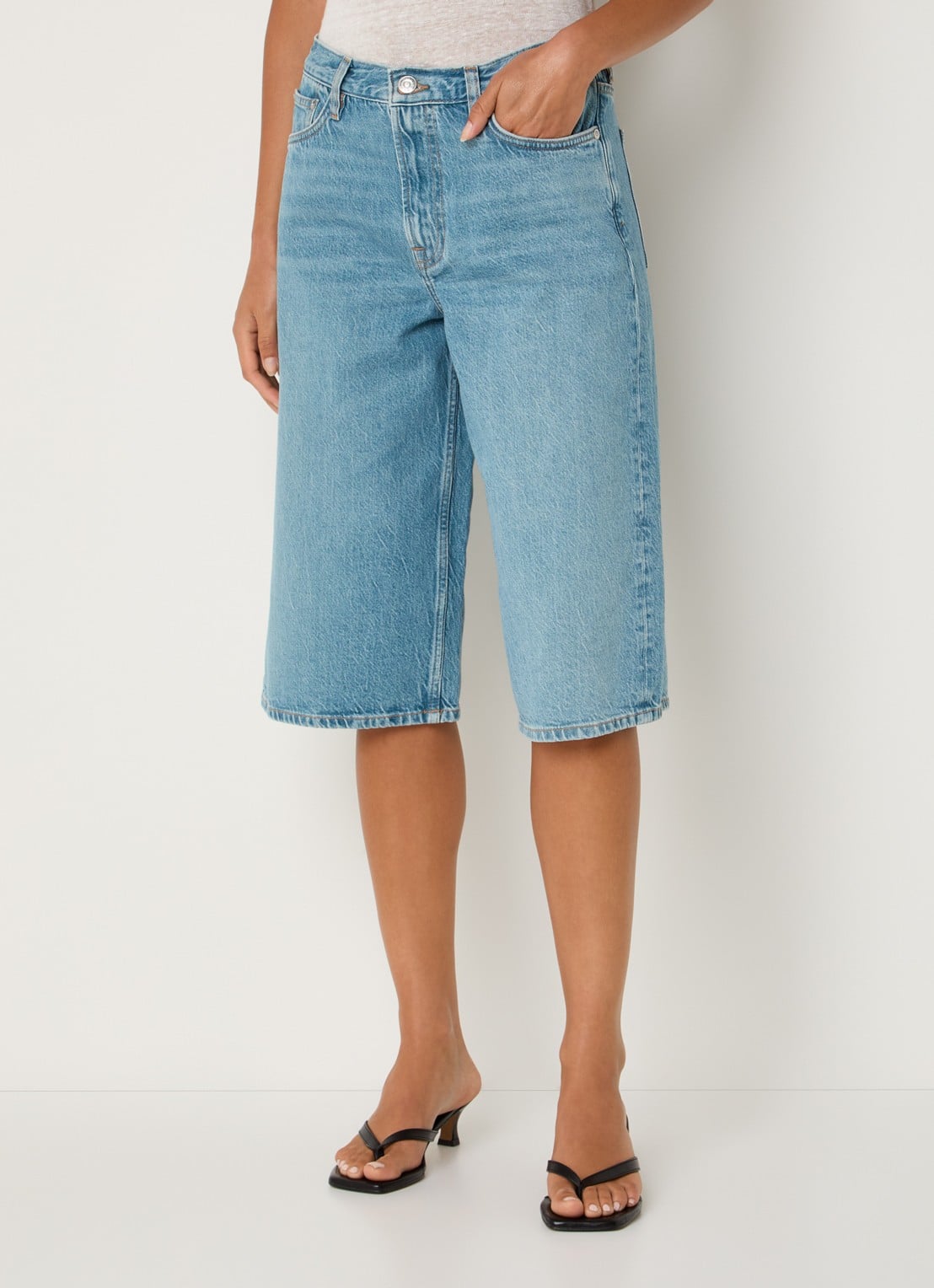SAMSØE SAMSØE Satessa high waist straight fit korte broek van denim met medium wassing - detail indigo