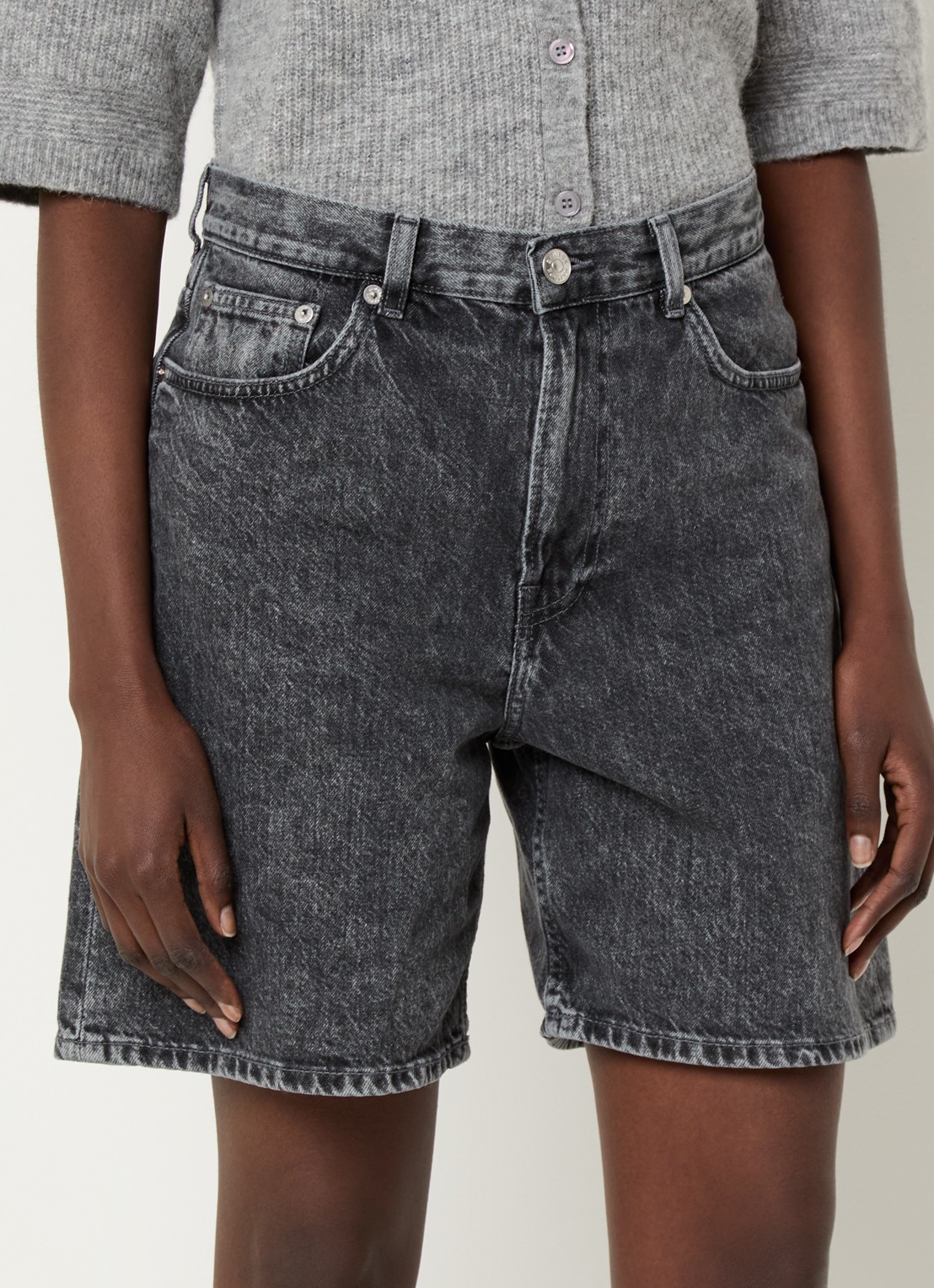 SAMSØE SAMSØE Shelly high waist wide fit korte broek van denim - detail 4 donkergrijs