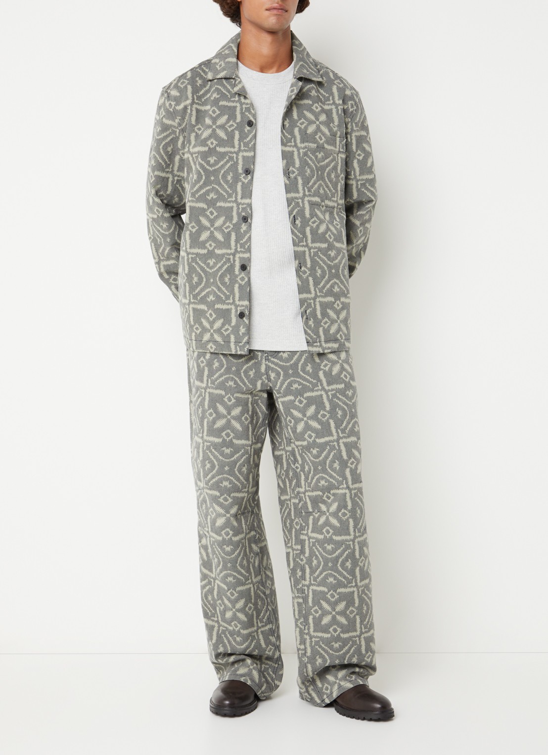 SAMSØE SAMSØE Bruce wide fit chino met print - voorkant 3 olijfgroen