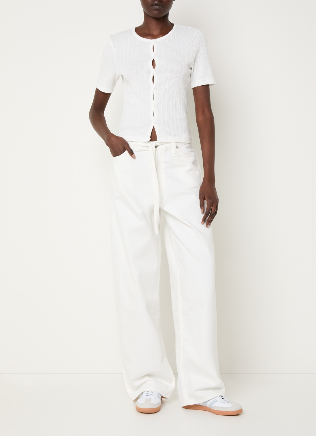 SAMSØE SAMSØE Harper mid waist loose fit jeans met gekleurde wassing en strikceintuur - voorkant 5 wit