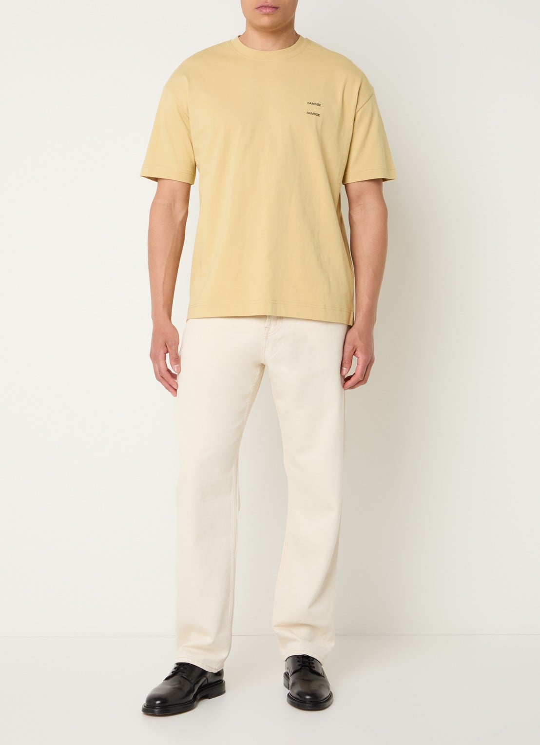 SAMSØE SAMSØE Joel T-shirt met logo - voorkant 3 mosterd
