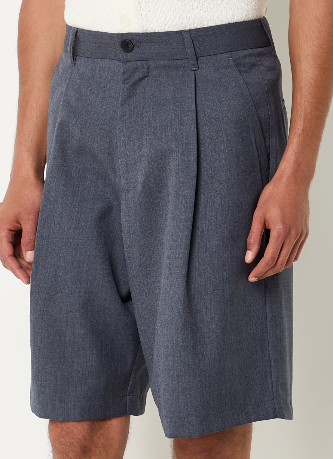 SAMSØE SAMSØE Mandla loose fit korte broek in wolblend - detail indigo