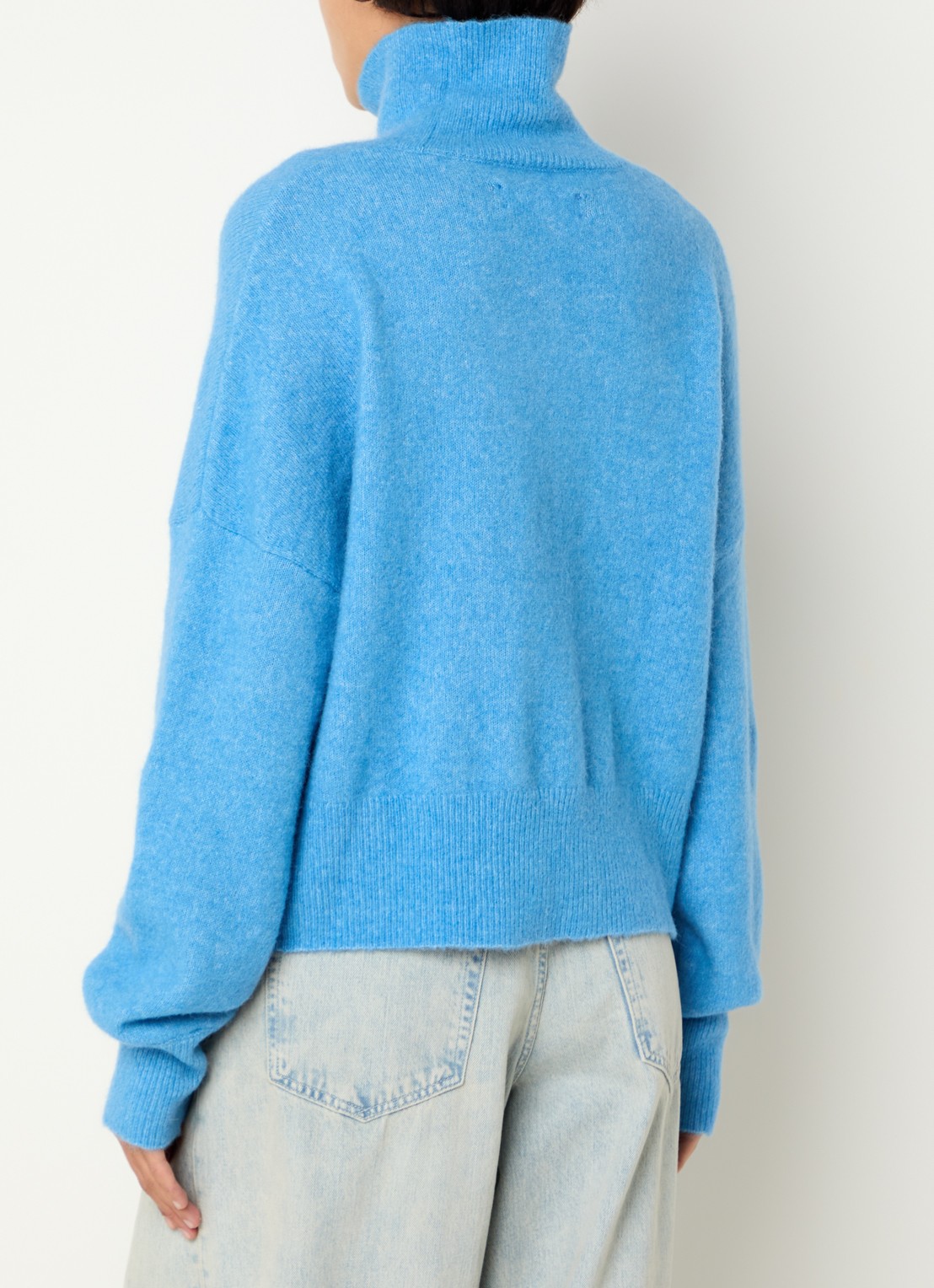 SAMSØE SAMSØE Nola fijngebreide coltrui in alpaca wolblend - achterkant 3 blauw
