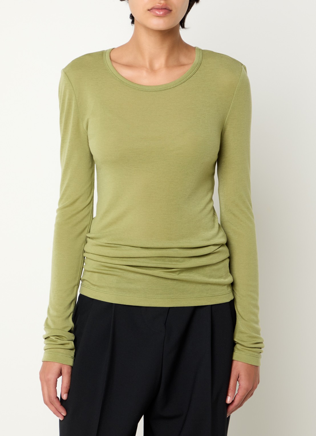 SAMSØE SAMSØE Sadou longsleeve in wolblend met ronde hals - detail mosgroen