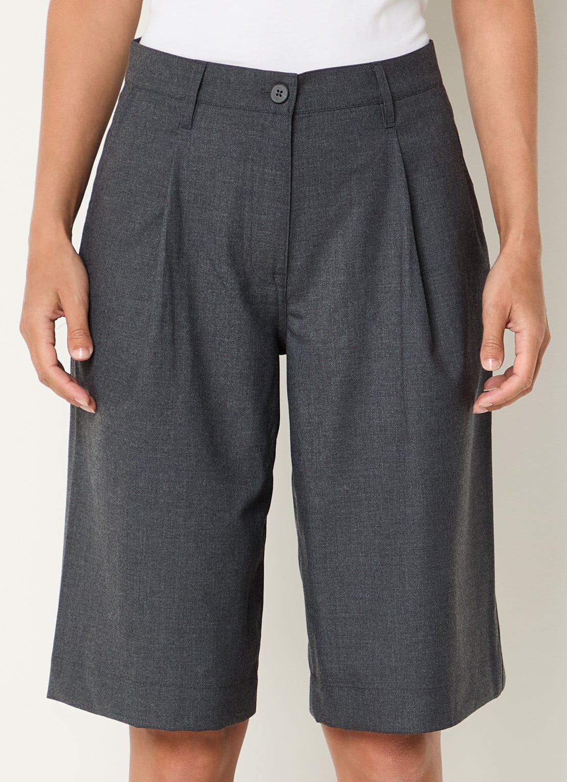 SAMSØE SAMSØE Saharper high waist straight fit korte pantalon met steekzakken - detail donkergrijs