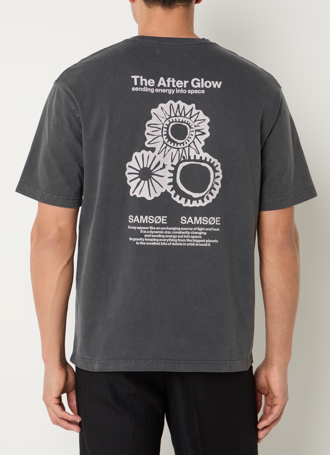 SAMSØE SAMSØE Sauni T-shirt met front- en backprint - detail antraciet