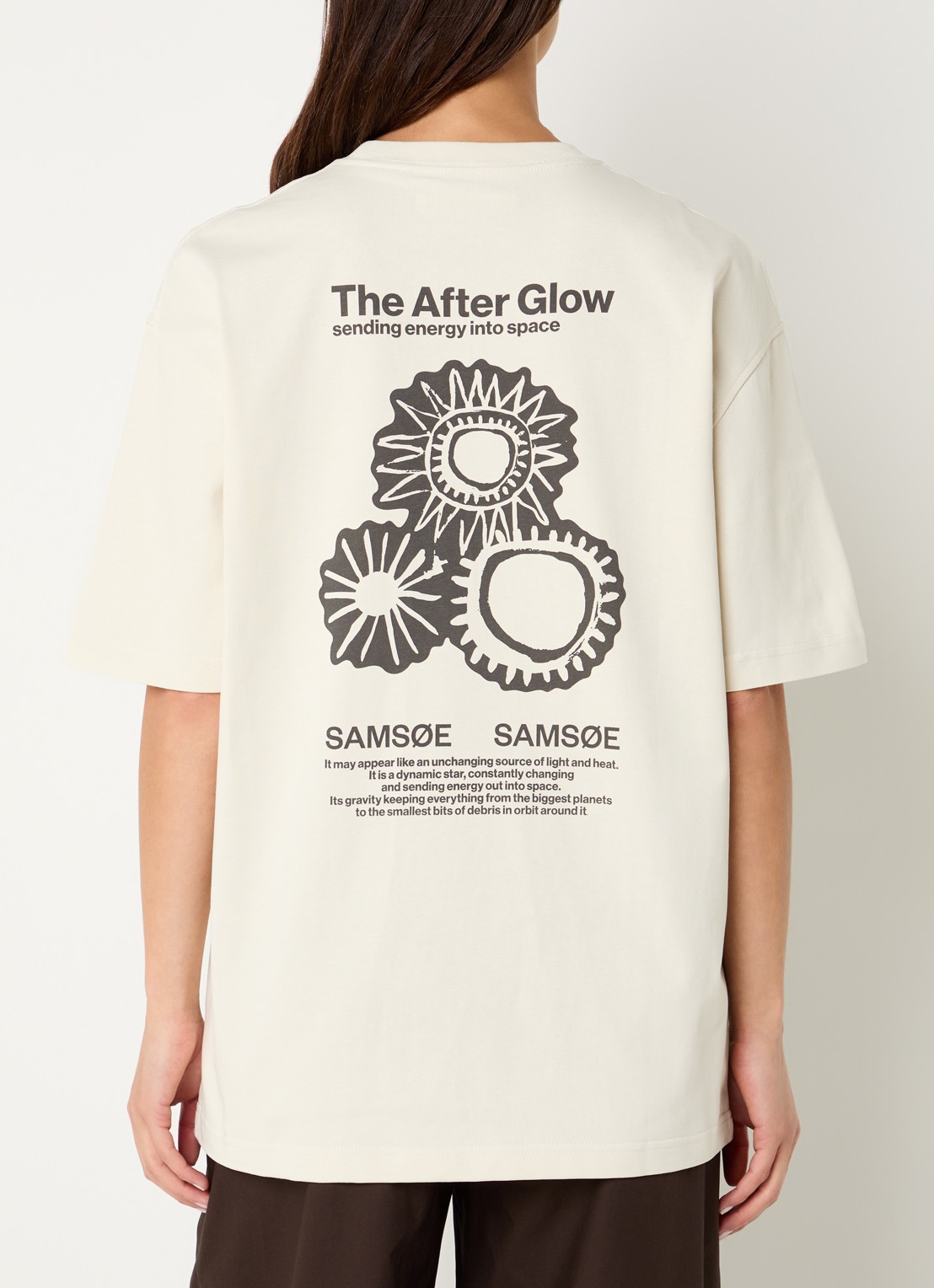 SAMSØE SAMSØE Sauni T-shirt met front- en backprint - detail 4 vanillegeel