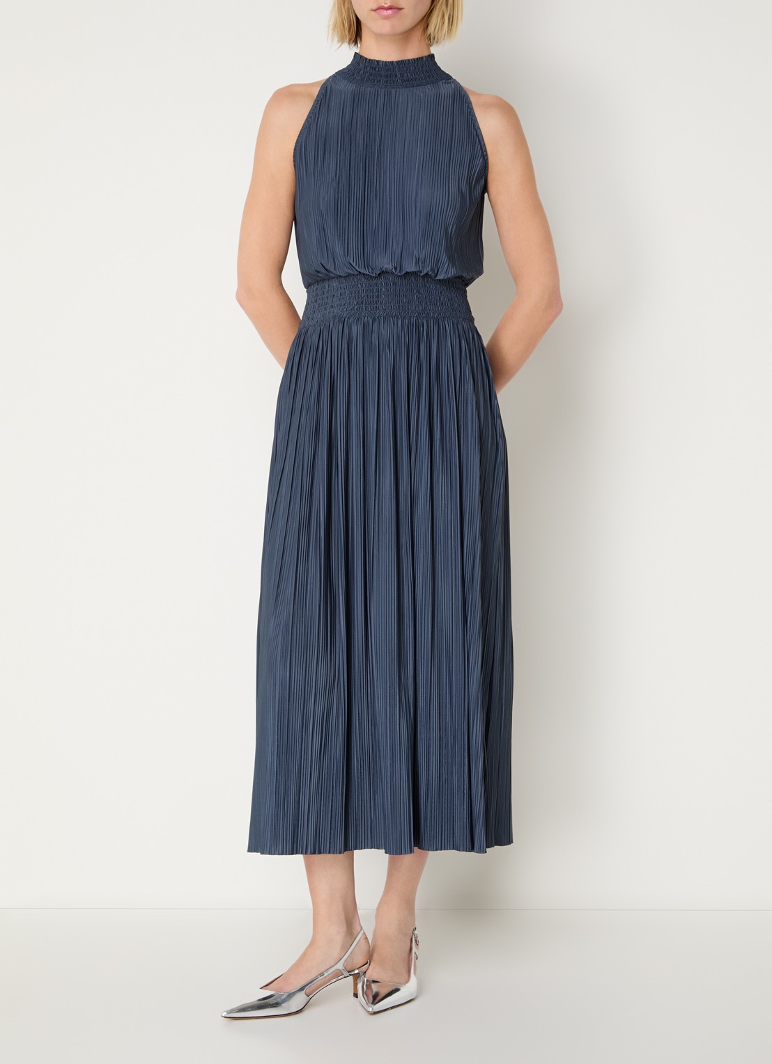 SAMSØE SAMSØE Uma midi halterjurk met plooidetail - detail donkerblauw