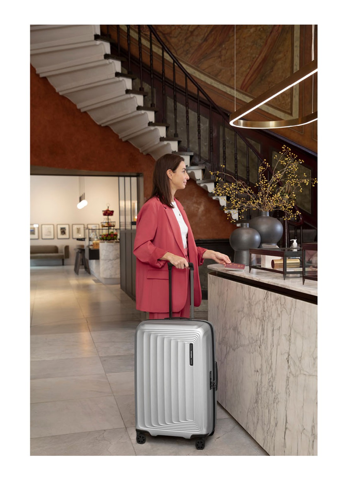 Samsonite Nuon vergrootbare spinner 75 cm - voorkant 2 zilver