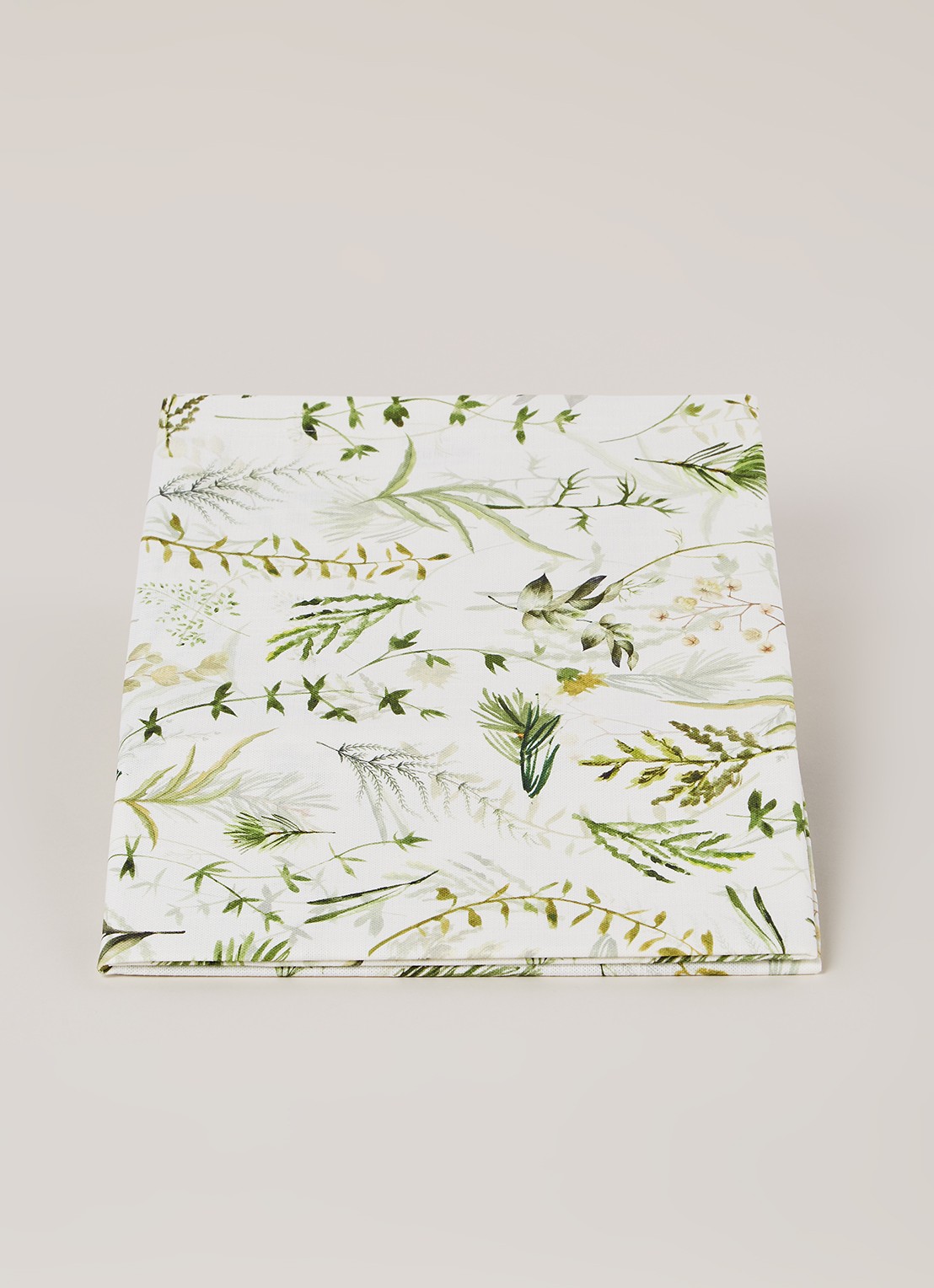 Sander Greenery tafelloper van katoen 140 x 50 cm - voorkant 2 gebroken wit