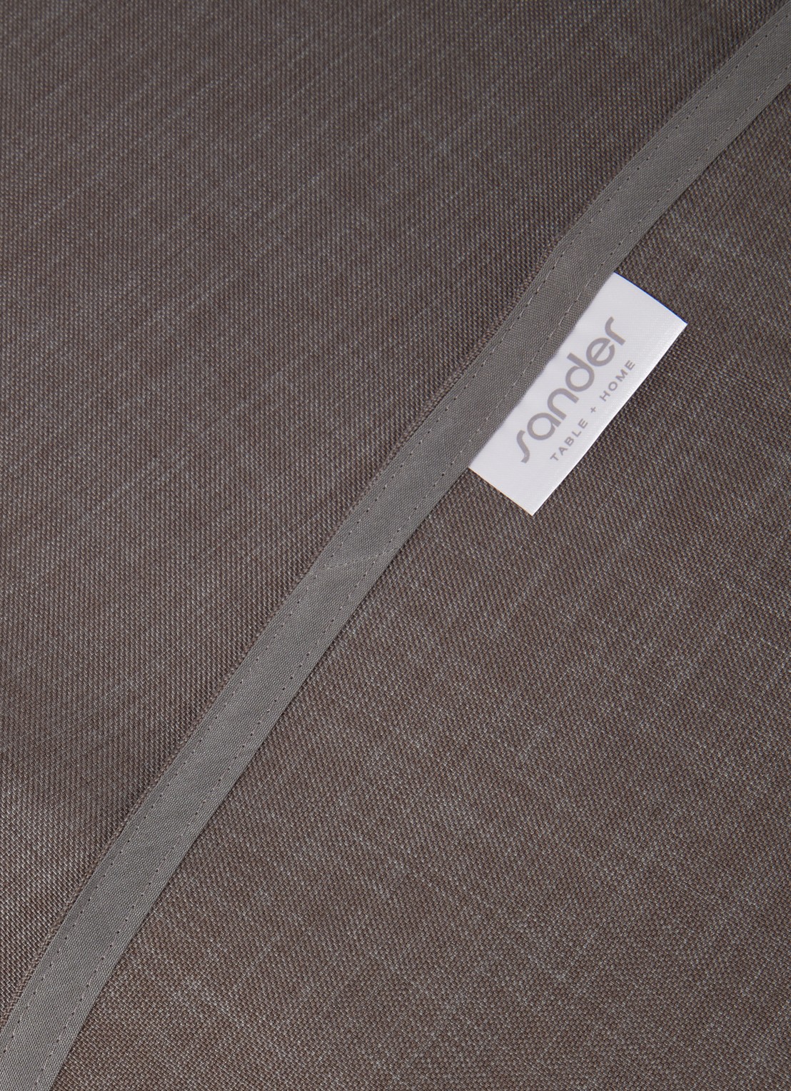 Sander Loft tafelkleed rond 170 cm - detail donkergrijs