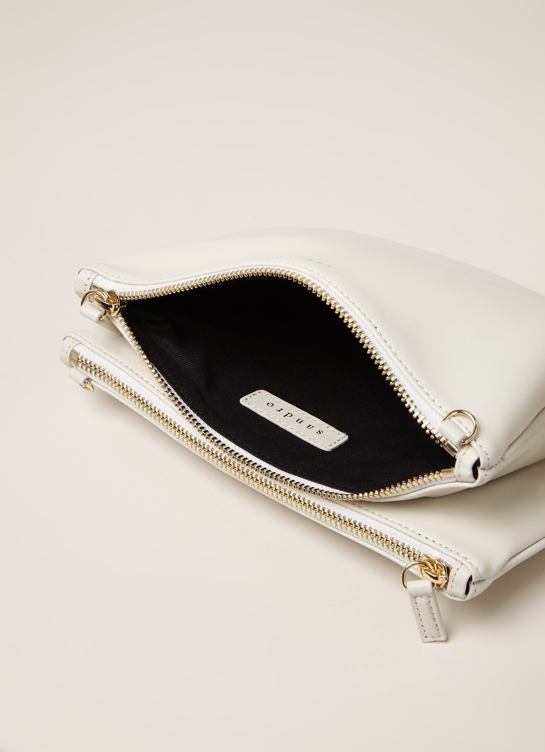 Sandro Addict crossbodytas van leer - detail 2 gebroken wit
