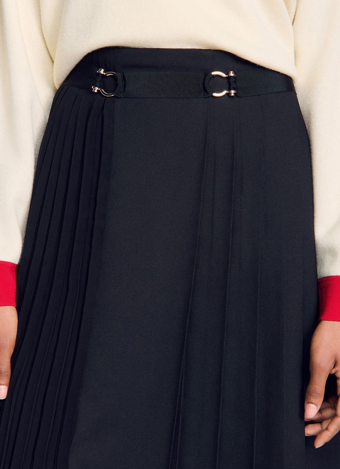 Sandro Asymmetrische midi rok met plooidetail - detail 4 zwart