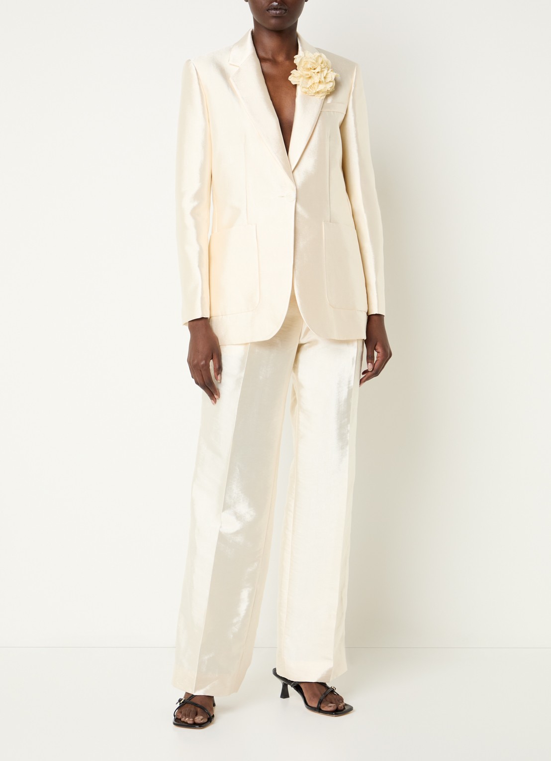 Sandro Blazer met glanzende finish en applicatie - voorkant 2 ivoor
