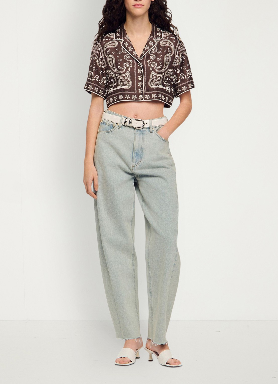 Sandro Cropped blouse met met jacquard dessin - voorkant 7 taupe / wit