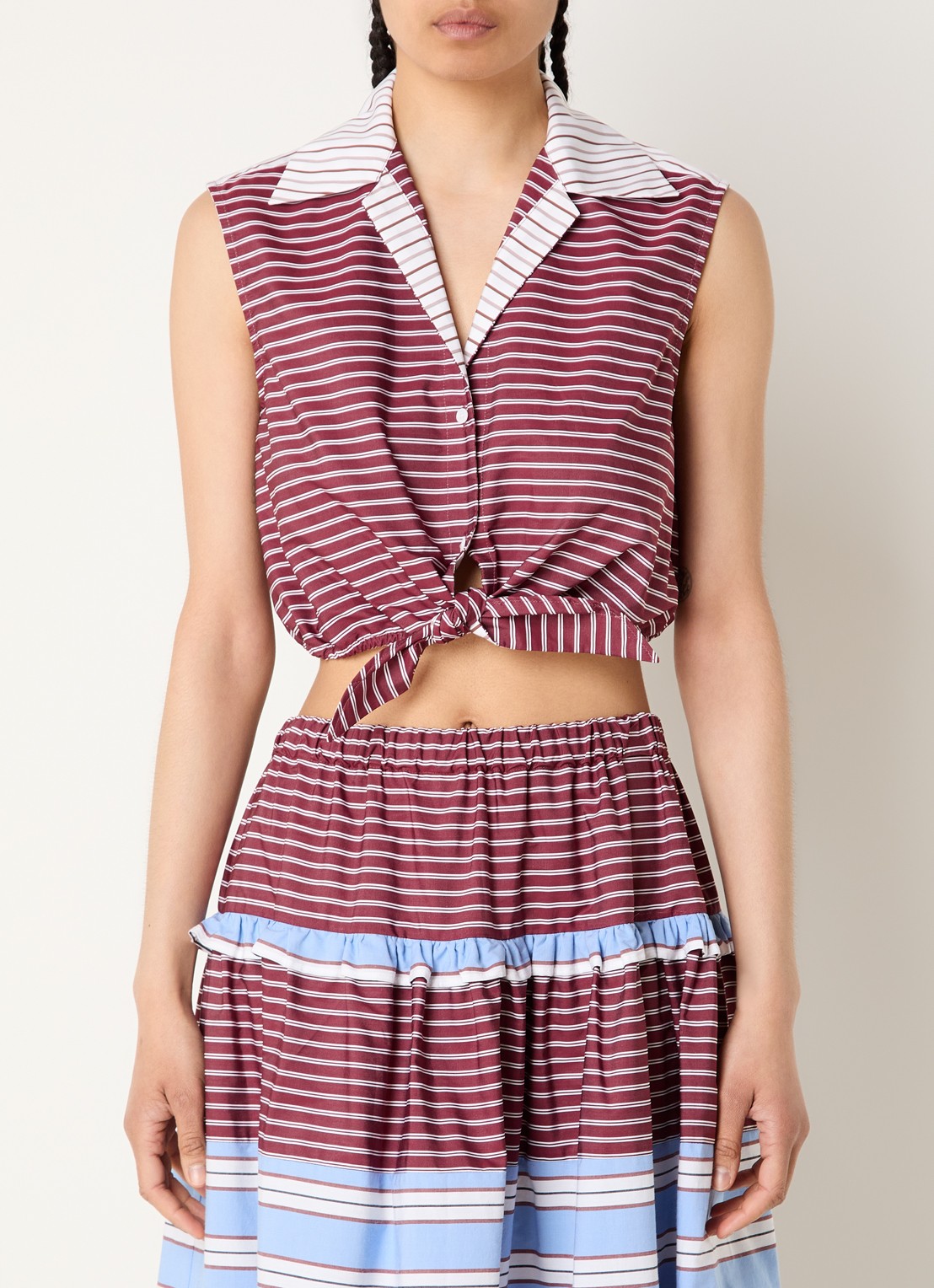 Sandro Cropped blouse met streepprint en strikceintuur - detail rood